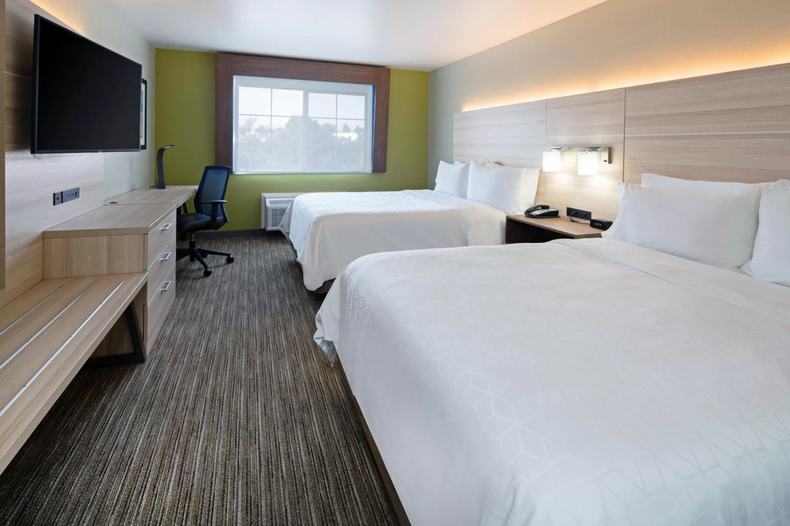 Queen Room with Two Queen Beds in Holiday Inn Express Hotel & Suites Watsonville, an IHG Hotel