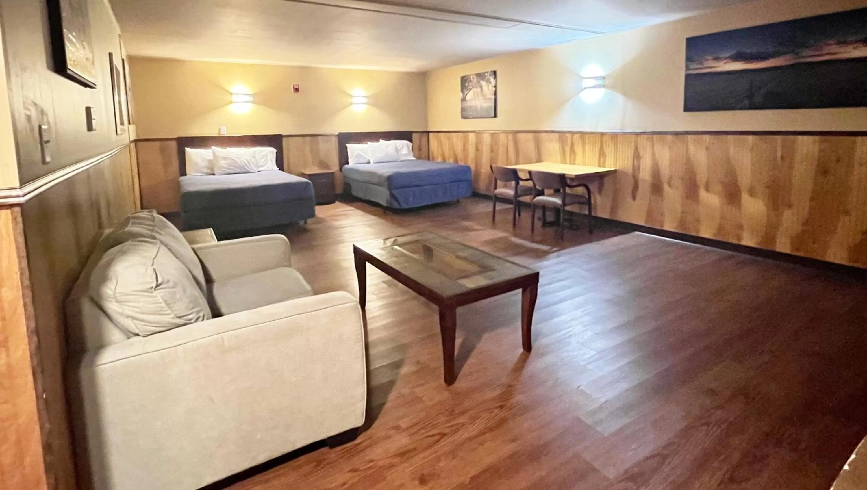 Deluxe Quadruple Room in Magnuson Grand Harrisburg