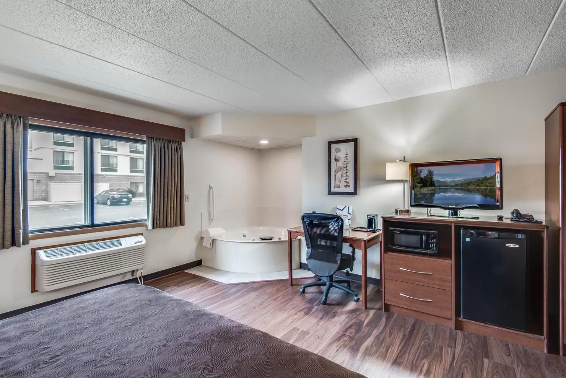 Suite with Hot Tub in AmericInn by Wyndham Coon Rapids