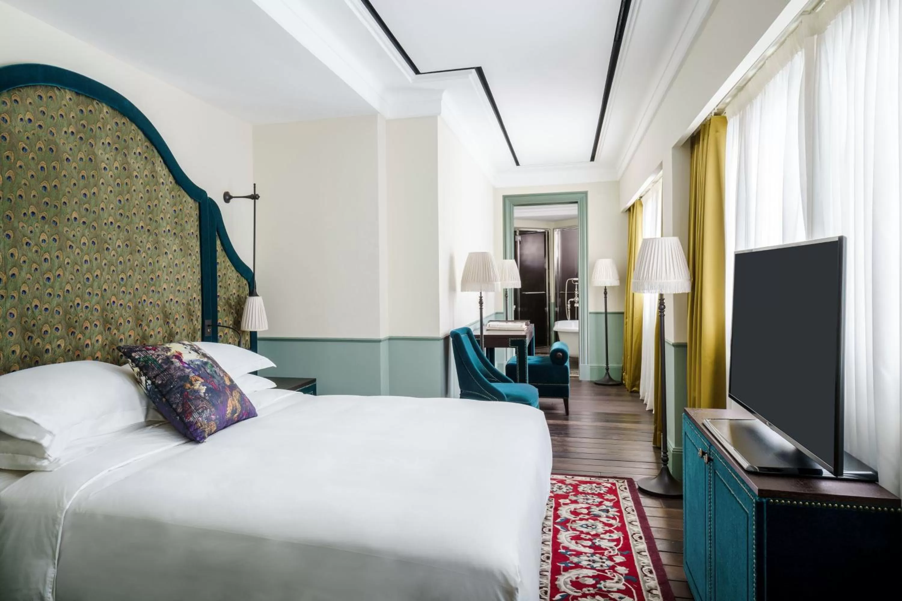 Le Colonial Deluxe Club, Club Lounge Access, Evening Cocktails, Appetizers, Guest Room, 1 Queen in Maxwell Reserve Singapore, Autograph Collection