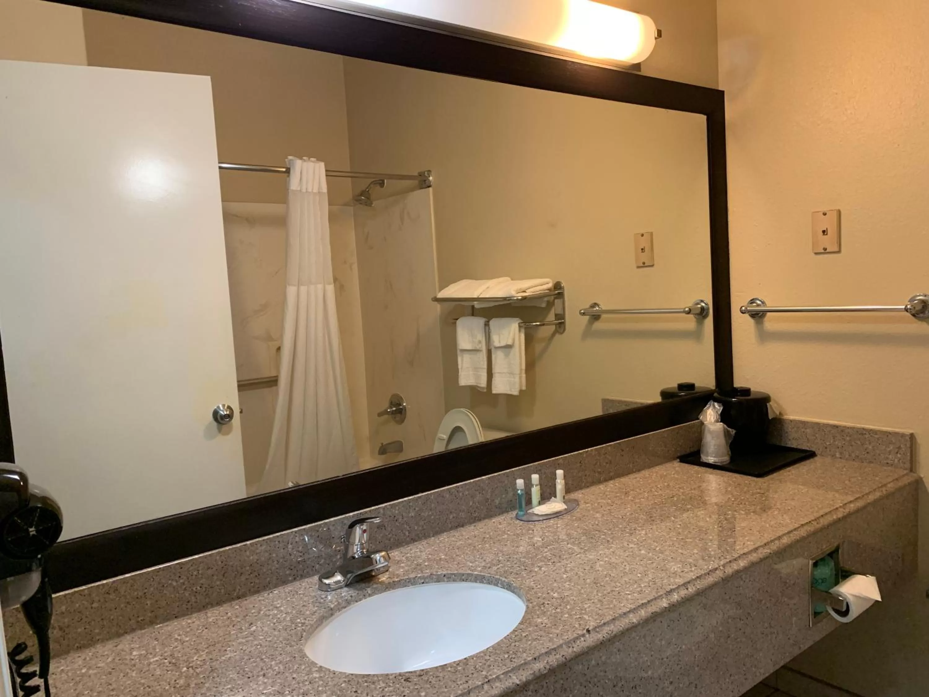 King Suite with Whirlpool - Non-smoking in Quality Suites Houston NW Cy-Fair