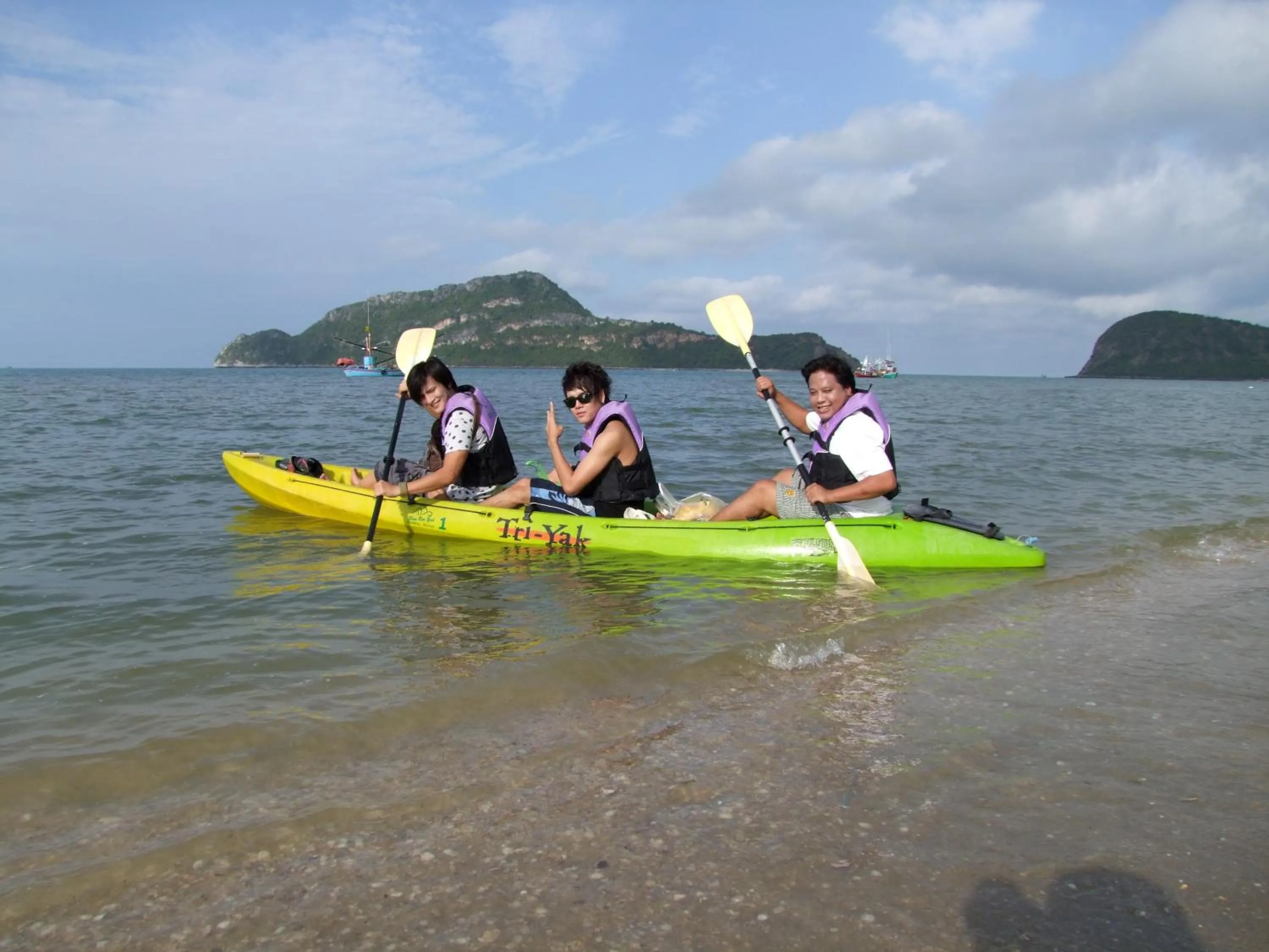 Canoeing in Samroiyod Holiday Resort