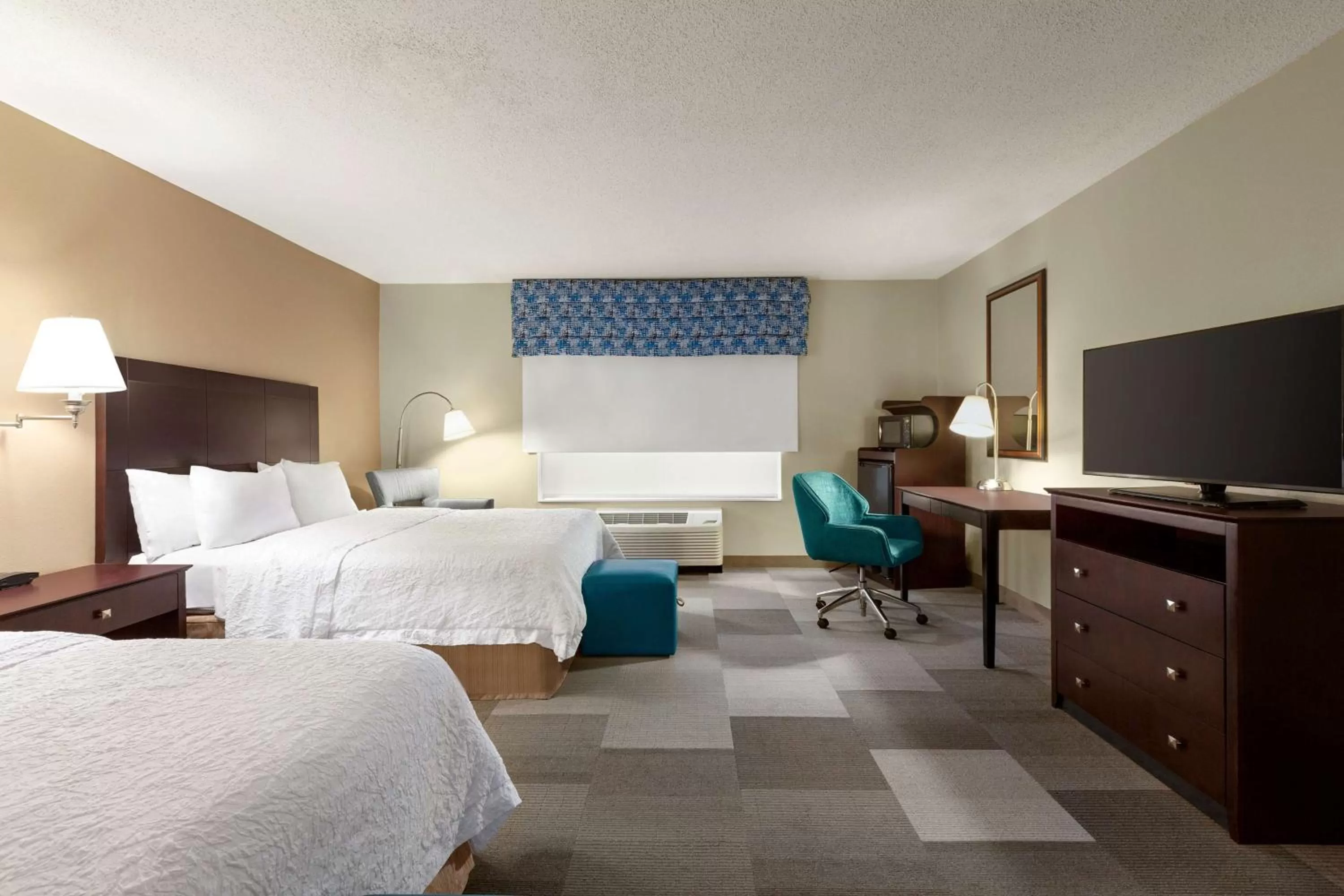 Double Room with Two Queen Beds and Bath Tub - Mobility and Hearing Access/Non-Smoking in Hampton Inn & Suites Atlanta Airport West Camp Creek Pkwy