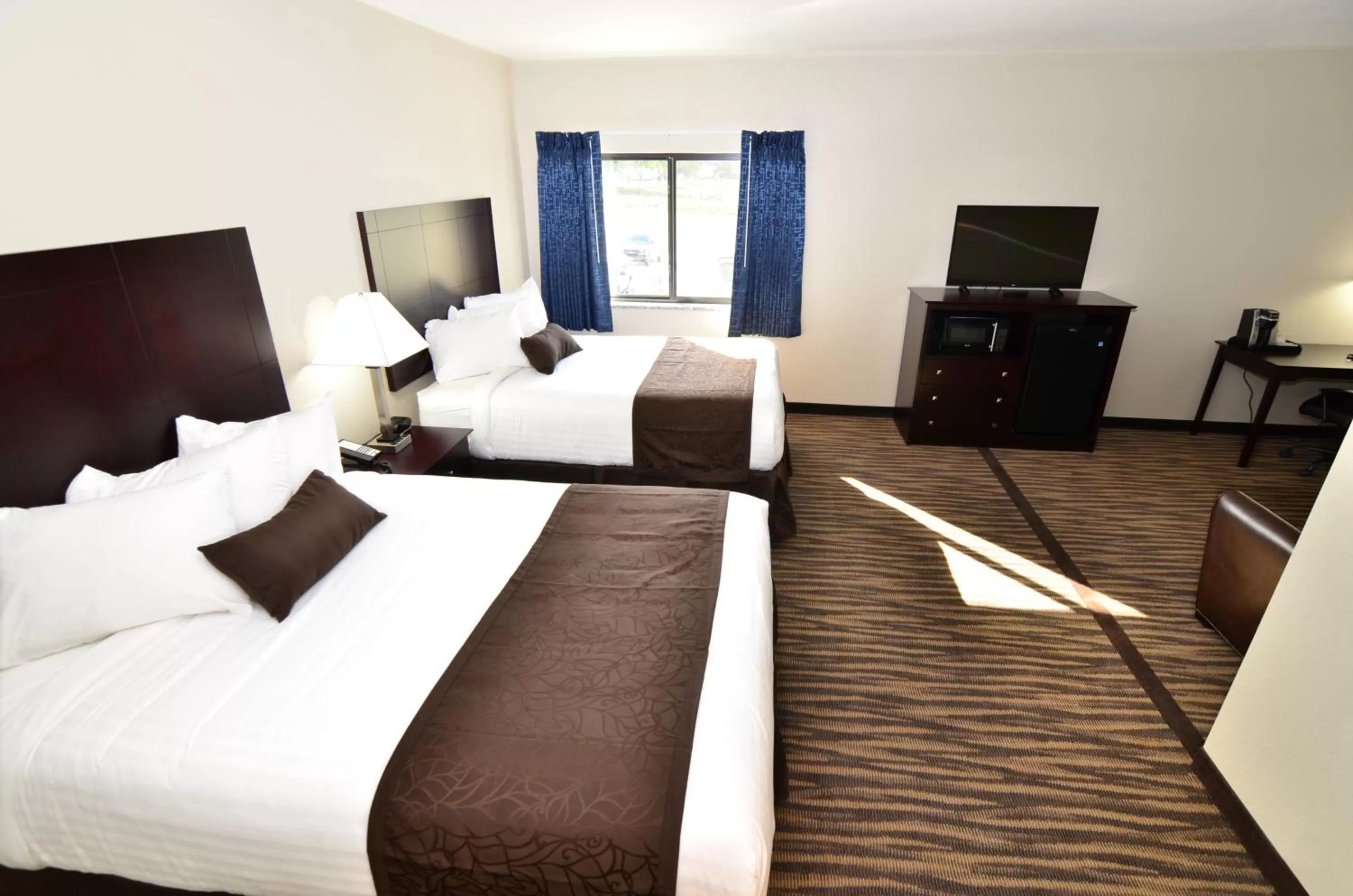 Queen Suite in Cobblestone Inn & Suites - Manning