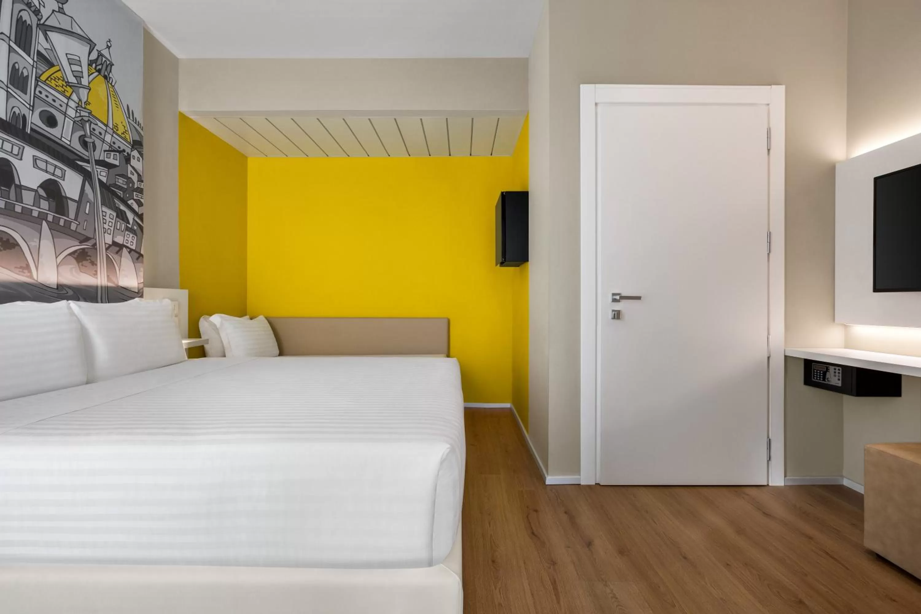 1 Double Bed, Mobility Accessible Room, Roll-In shower, Non-Smoking in Wyndham Garden Florence