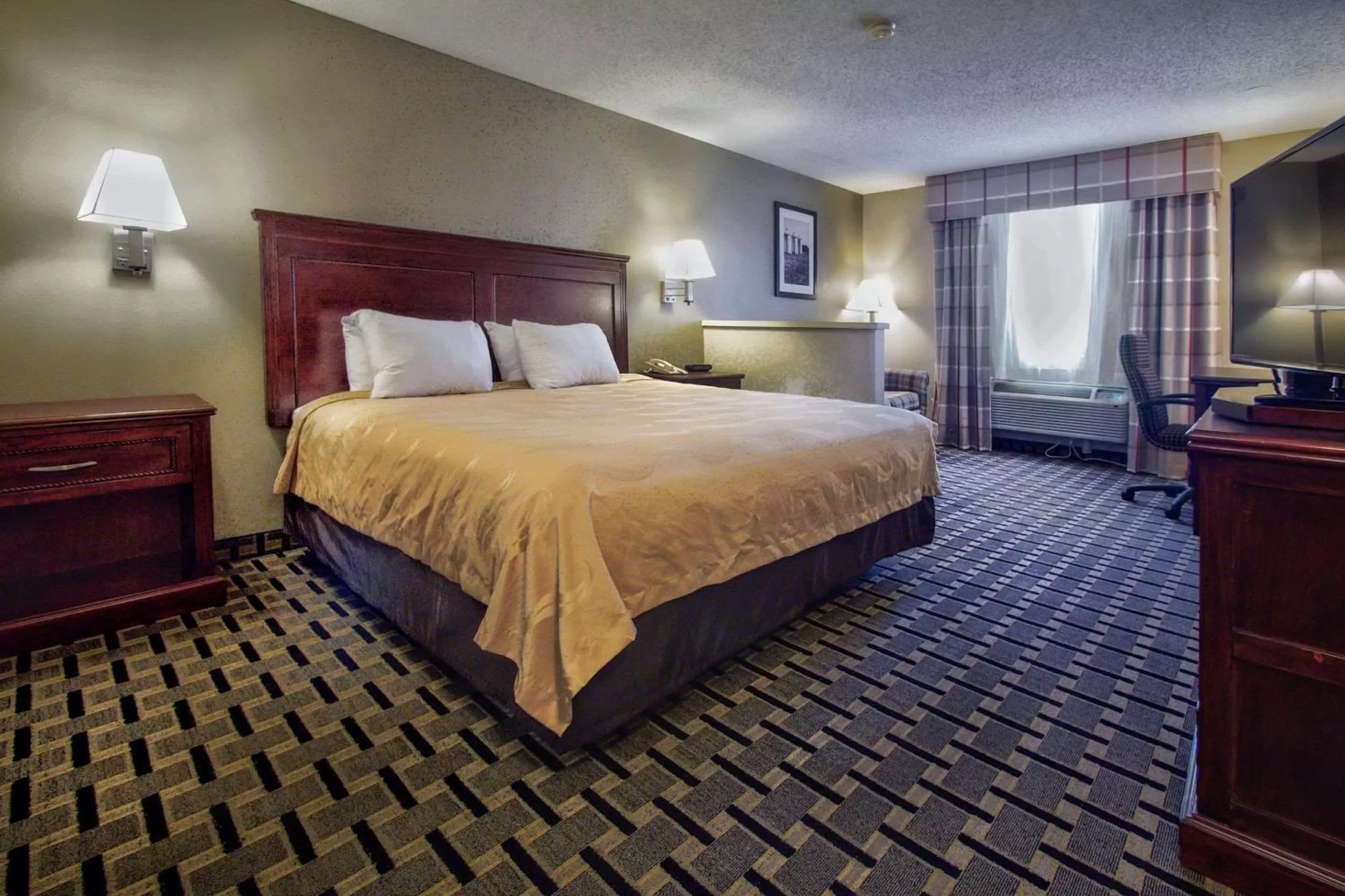 King Suite - Non-Smoking in Quality Inn Moore - Oklahoma City