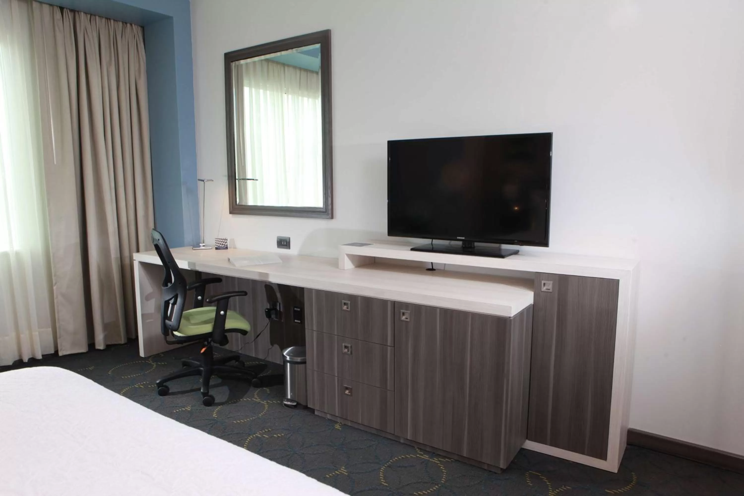 King Suite with Sofa Bed in Hampton Inn & Suites by Hilton Aguascalientes Aeropuerto