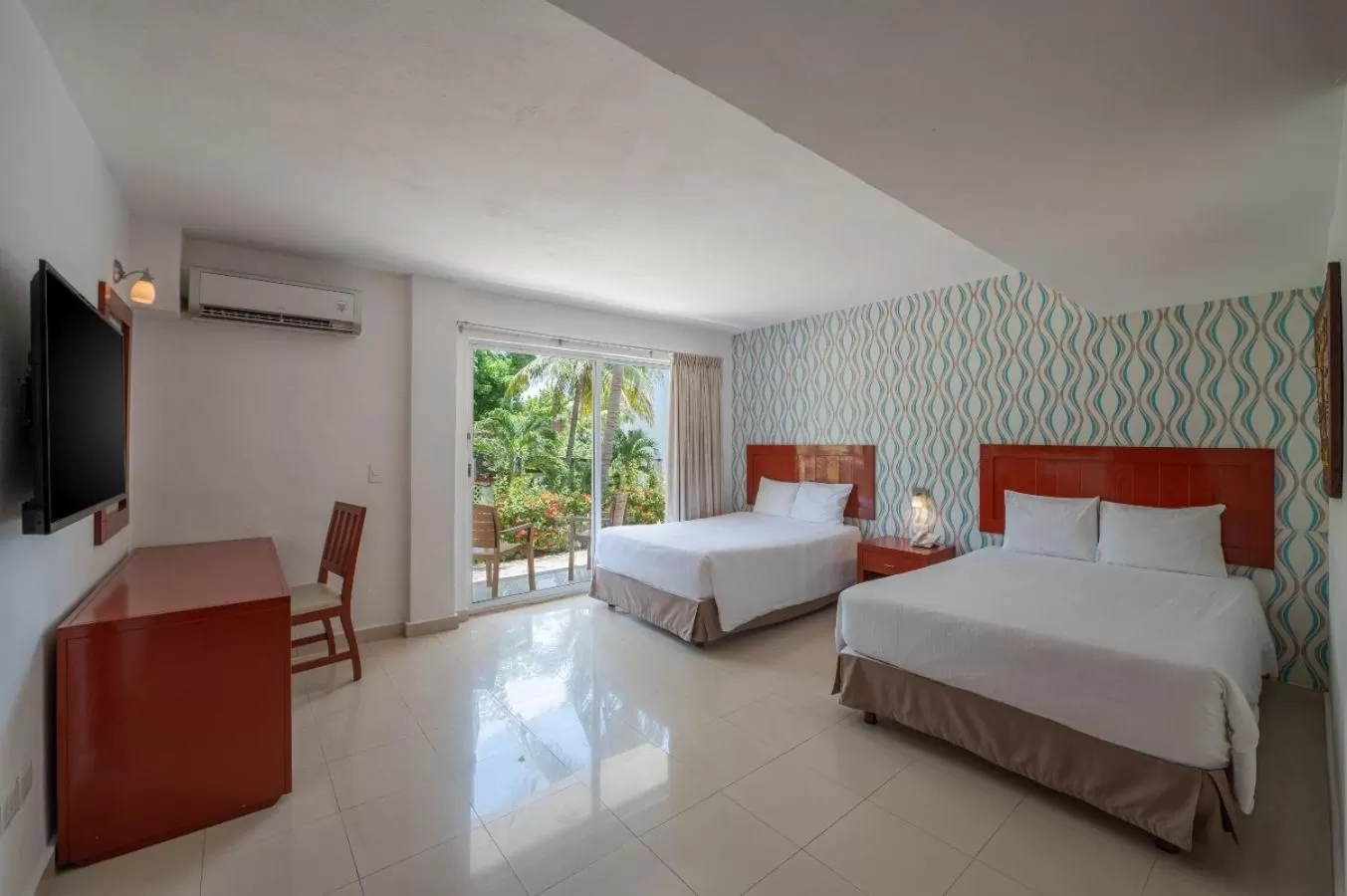 Standard Triple Room in Hotel Dos Playas Faranda Cancún
