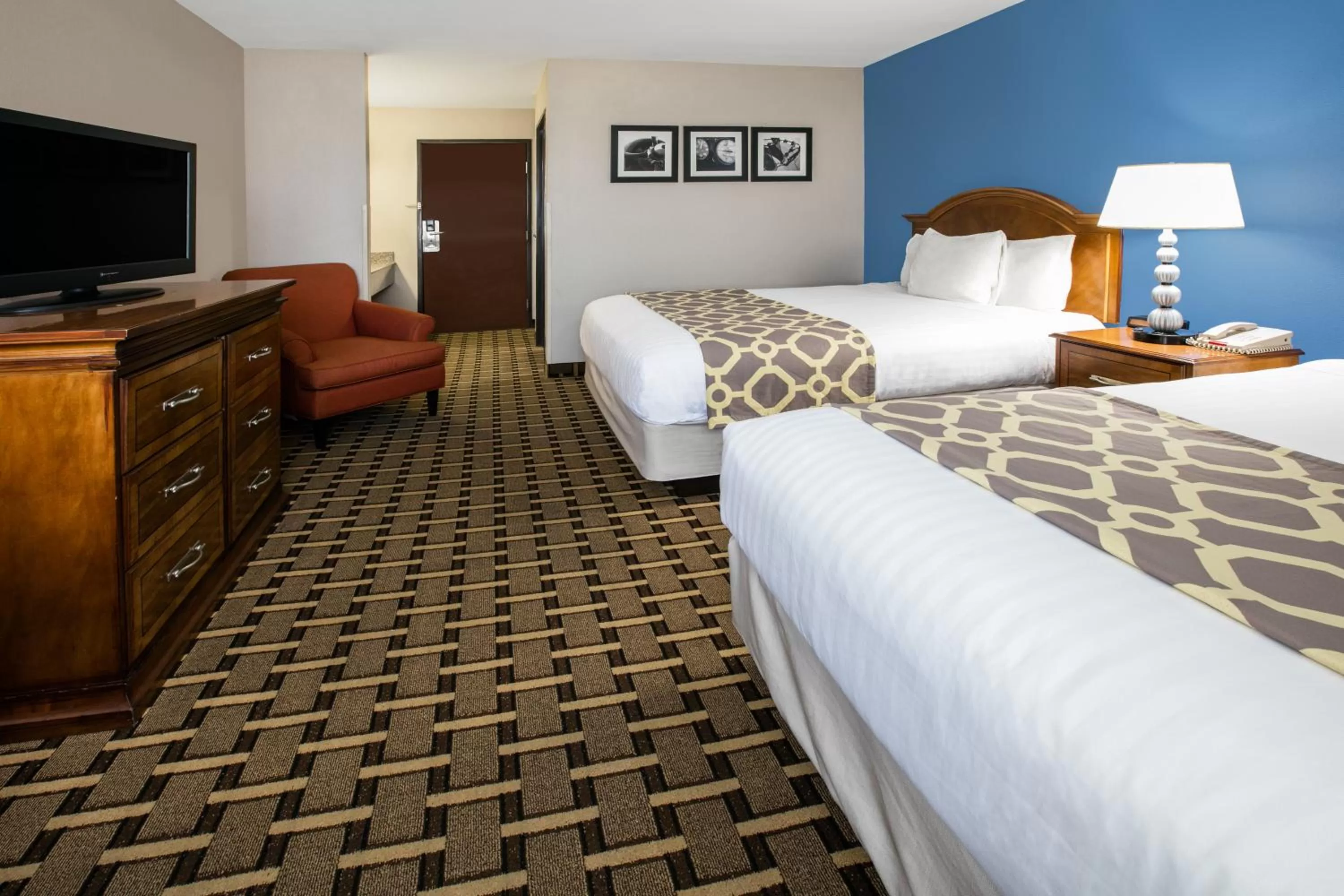 Deluxe Queen Room with Two Queen Beds - Disability Access - Non-Smoking in Baymont by Wyndham Lawton
