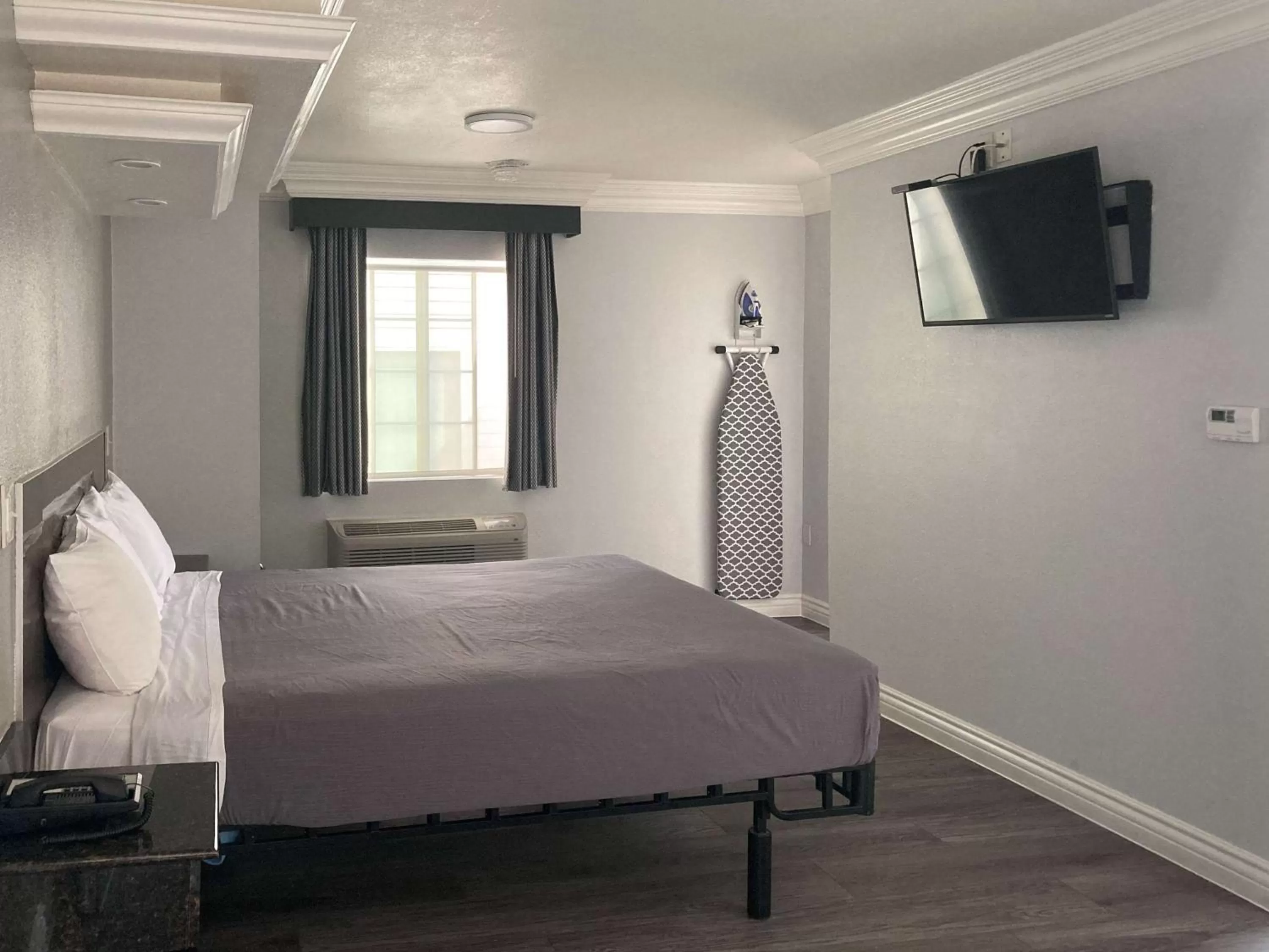 King Room - Non-Smoking in Motel 6 Glendale CA Pasadena Burbank Los Angeles