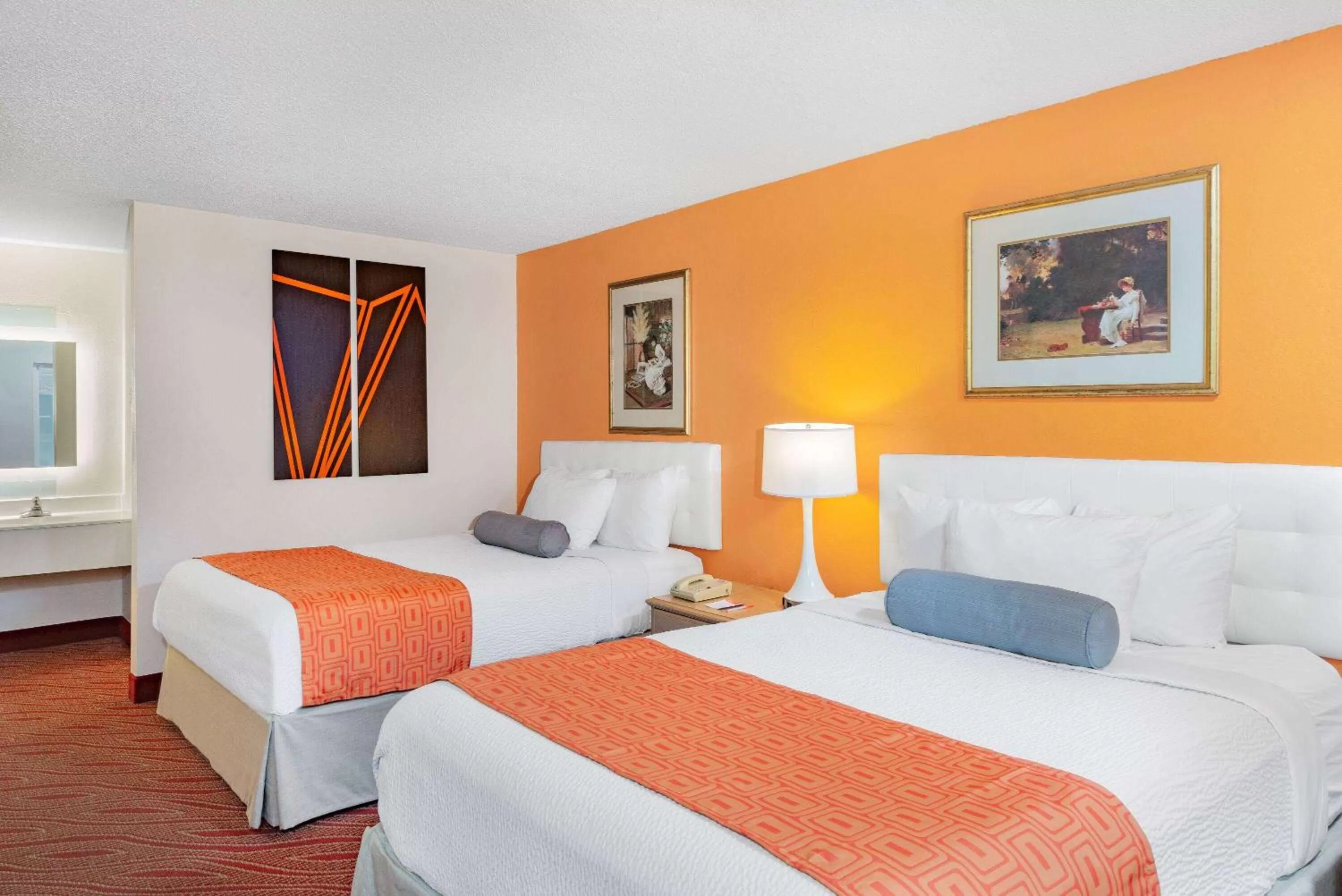 Queen Room with Two Queen Beds - Non-Smoking in Howard Johnson by Wyndham Staunton