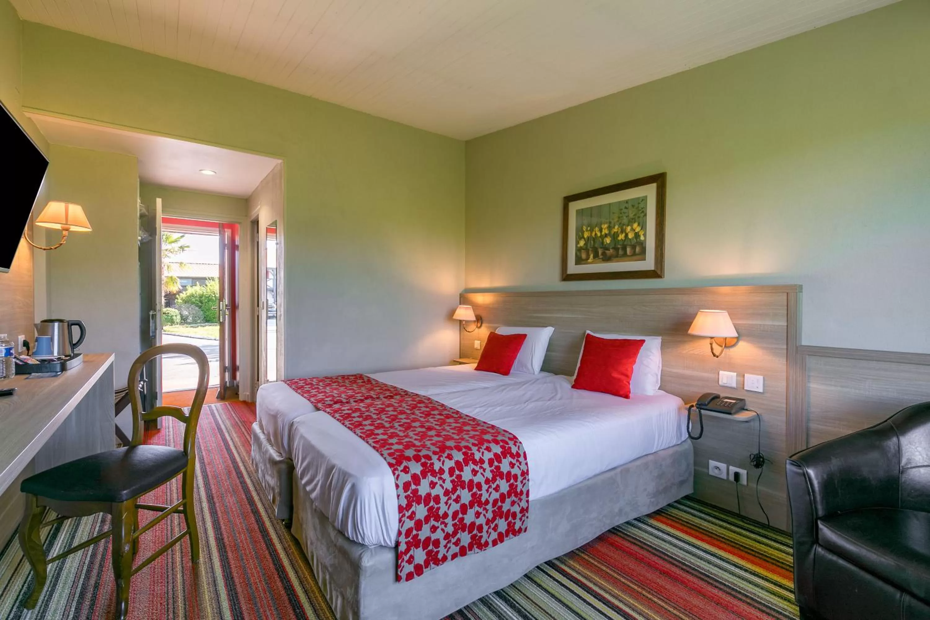 Twin Room in Kyriad Prestige Beaune le Panorama