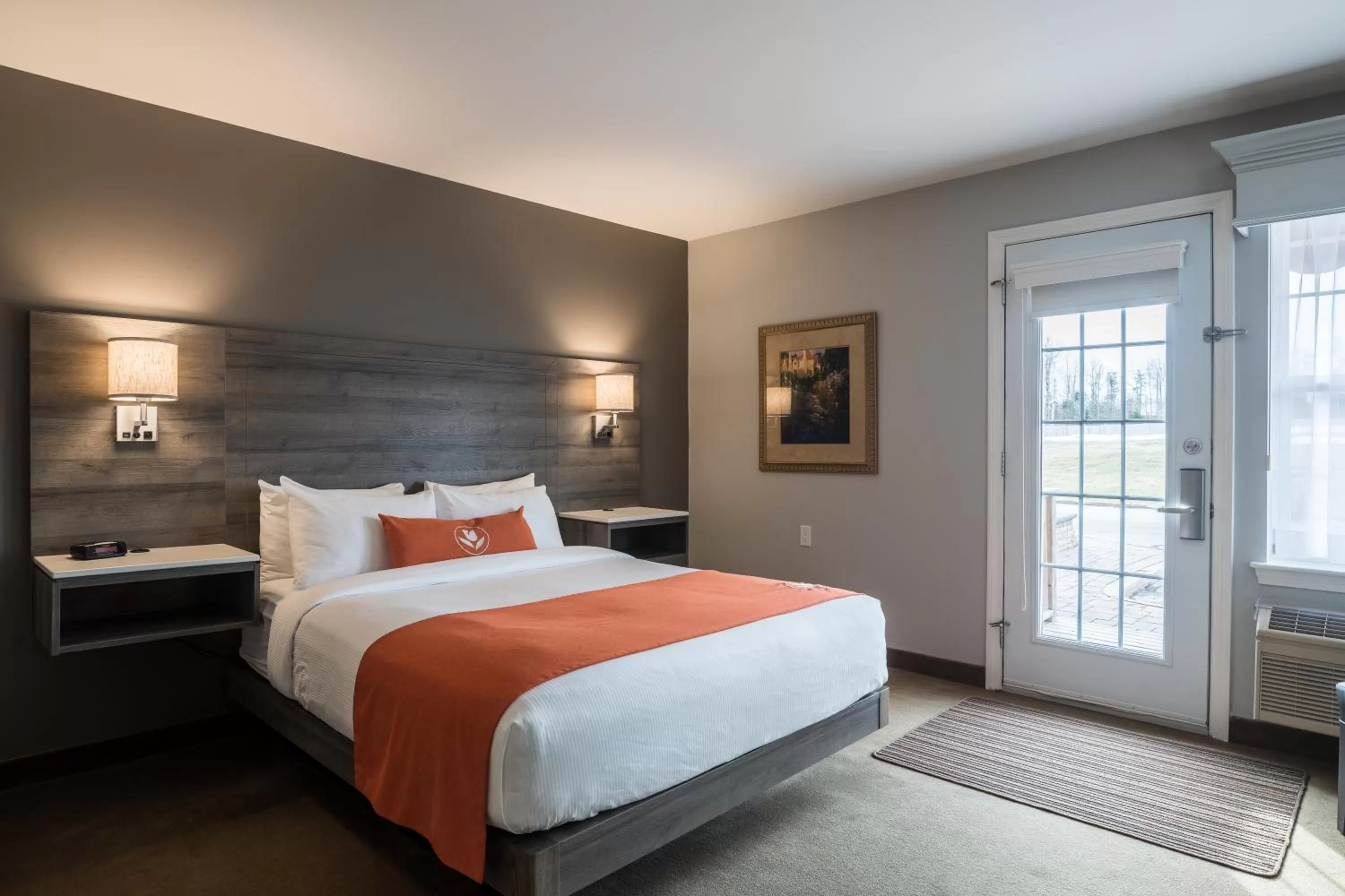 Queen Room with Balcony in Amsterdam Inn & Suites Moncton