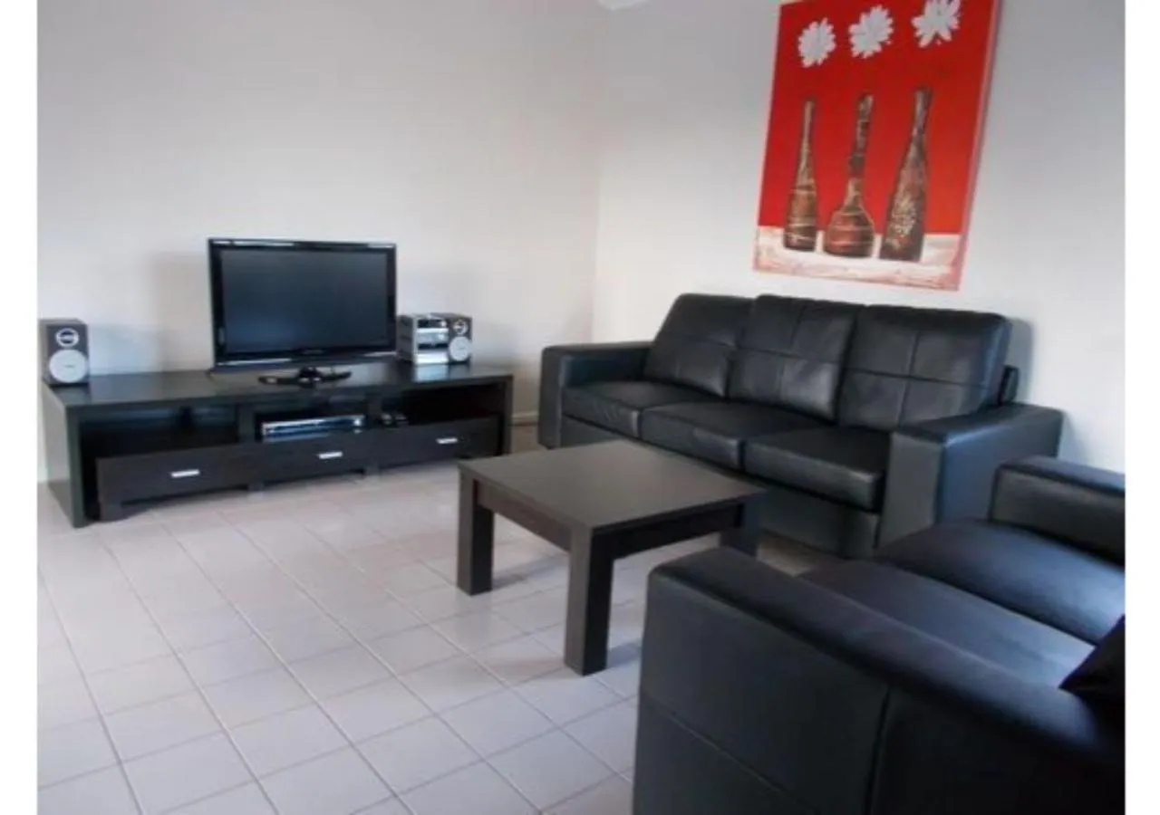 Deluxe 2 Bedroom Cabin in Discovery Parks - Perth Airport