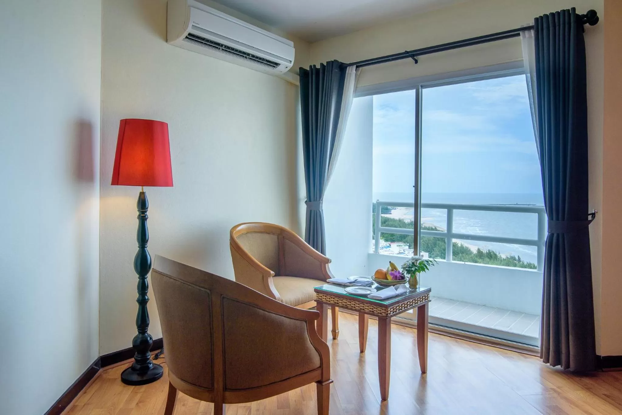 Deluxe Sea View Room in Golden Beach Cha-Am Hotel