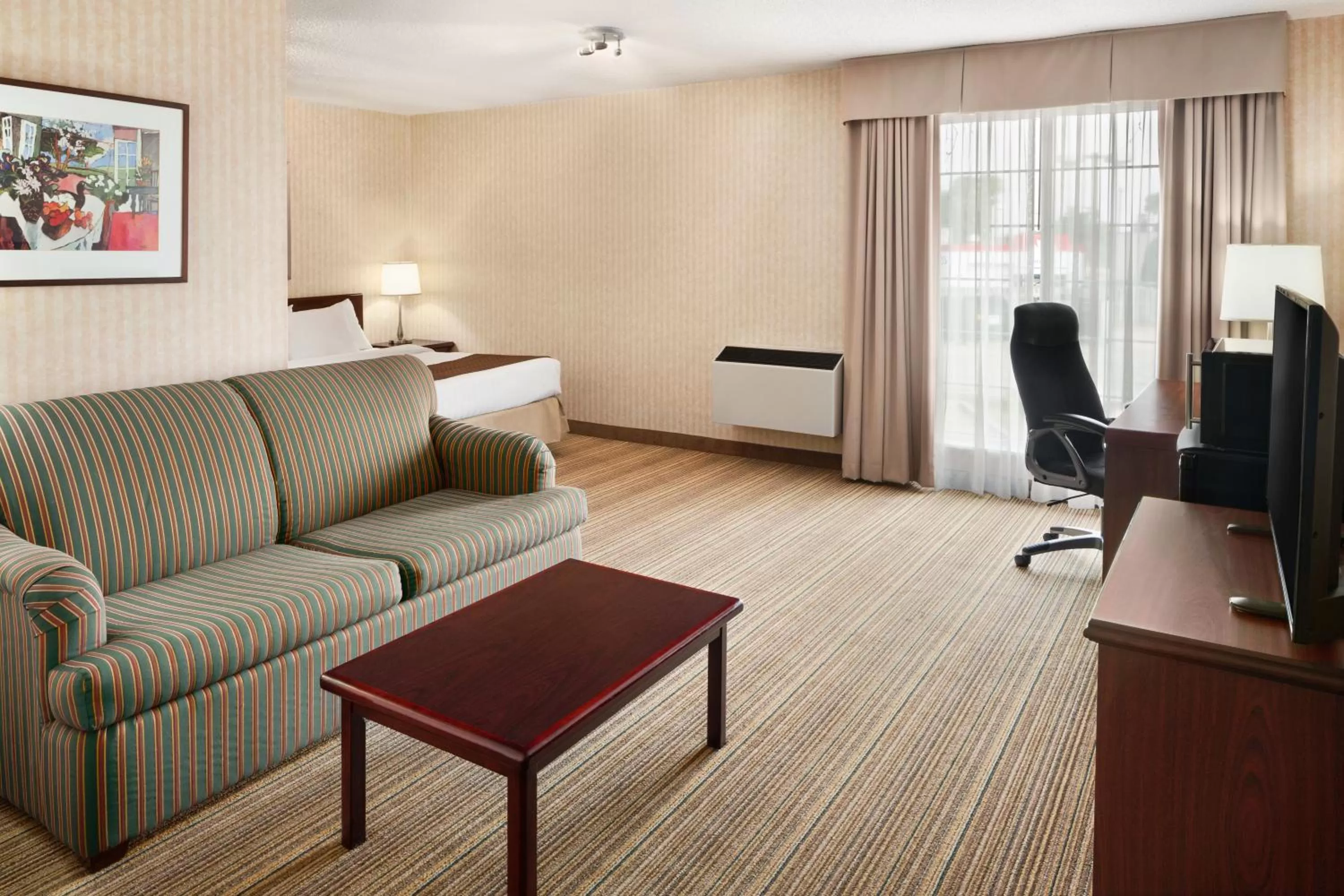 King Suite - Non-Smoking in Days Inn by Wyndham Brantford