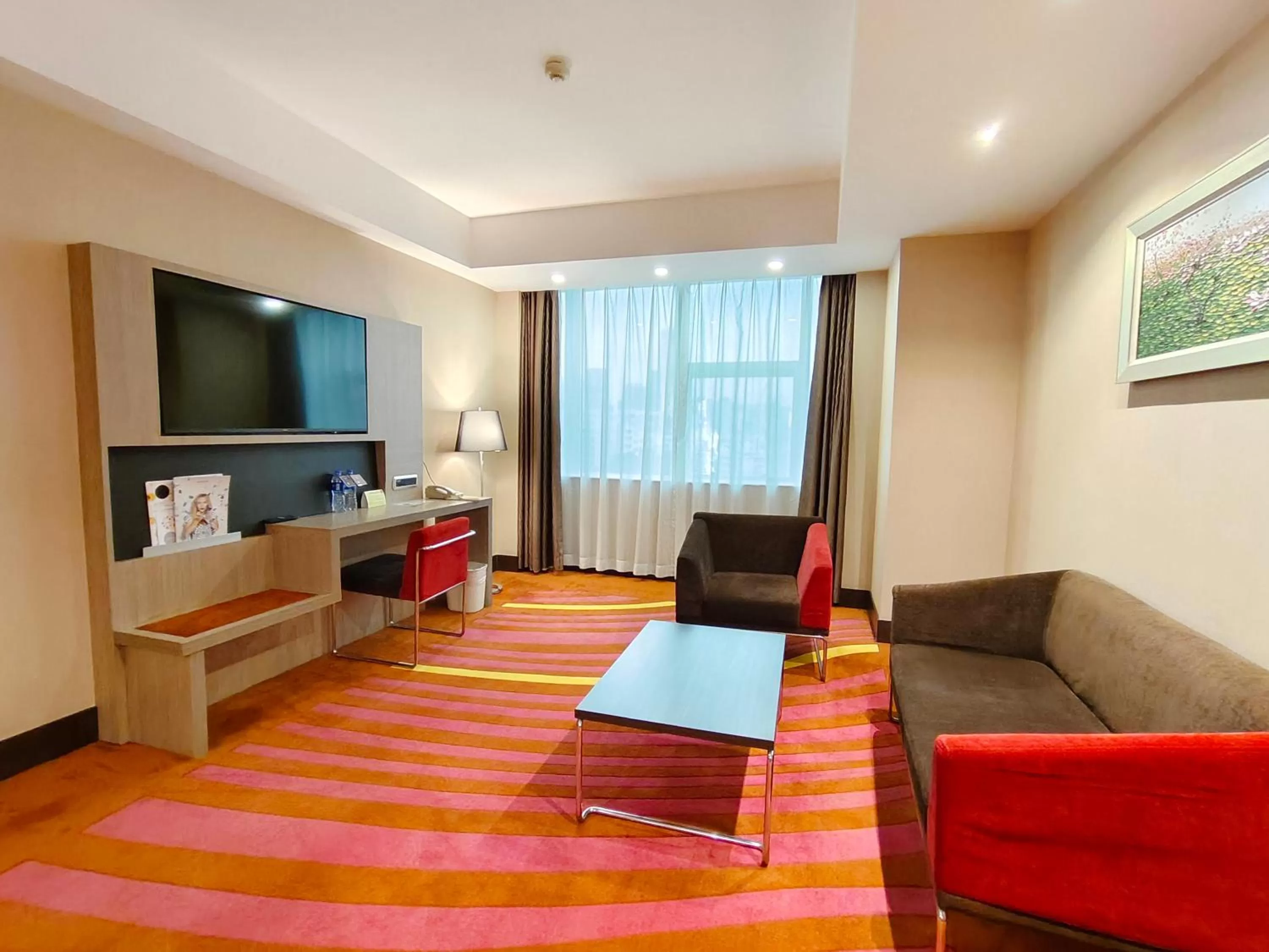 Superior Queen Suite in Shenzhen Novotel Watergate
