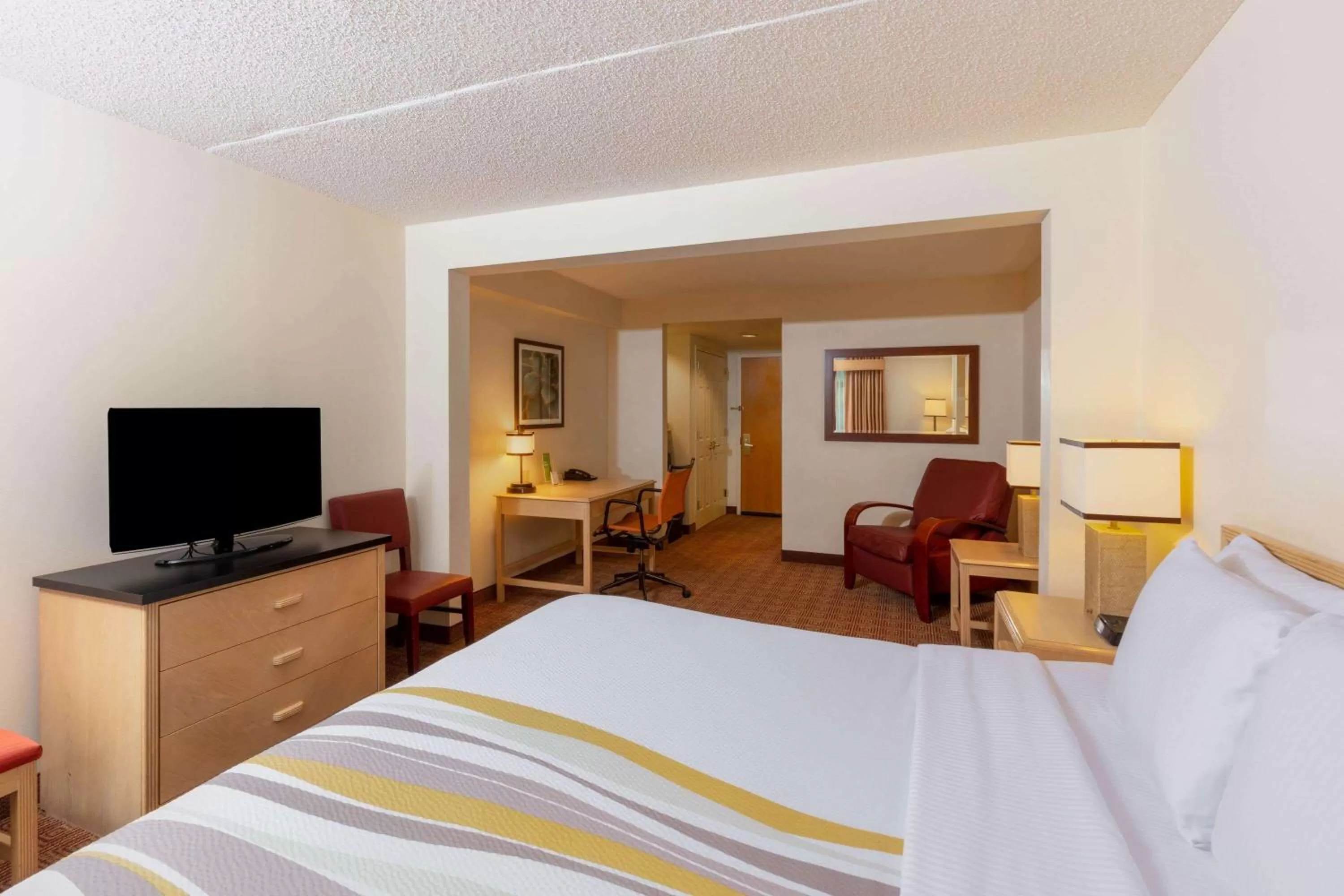 King Room with Bath Tub - Mobility Accessible/Non-Smoking in La Quinta by Wyndham Garden City
