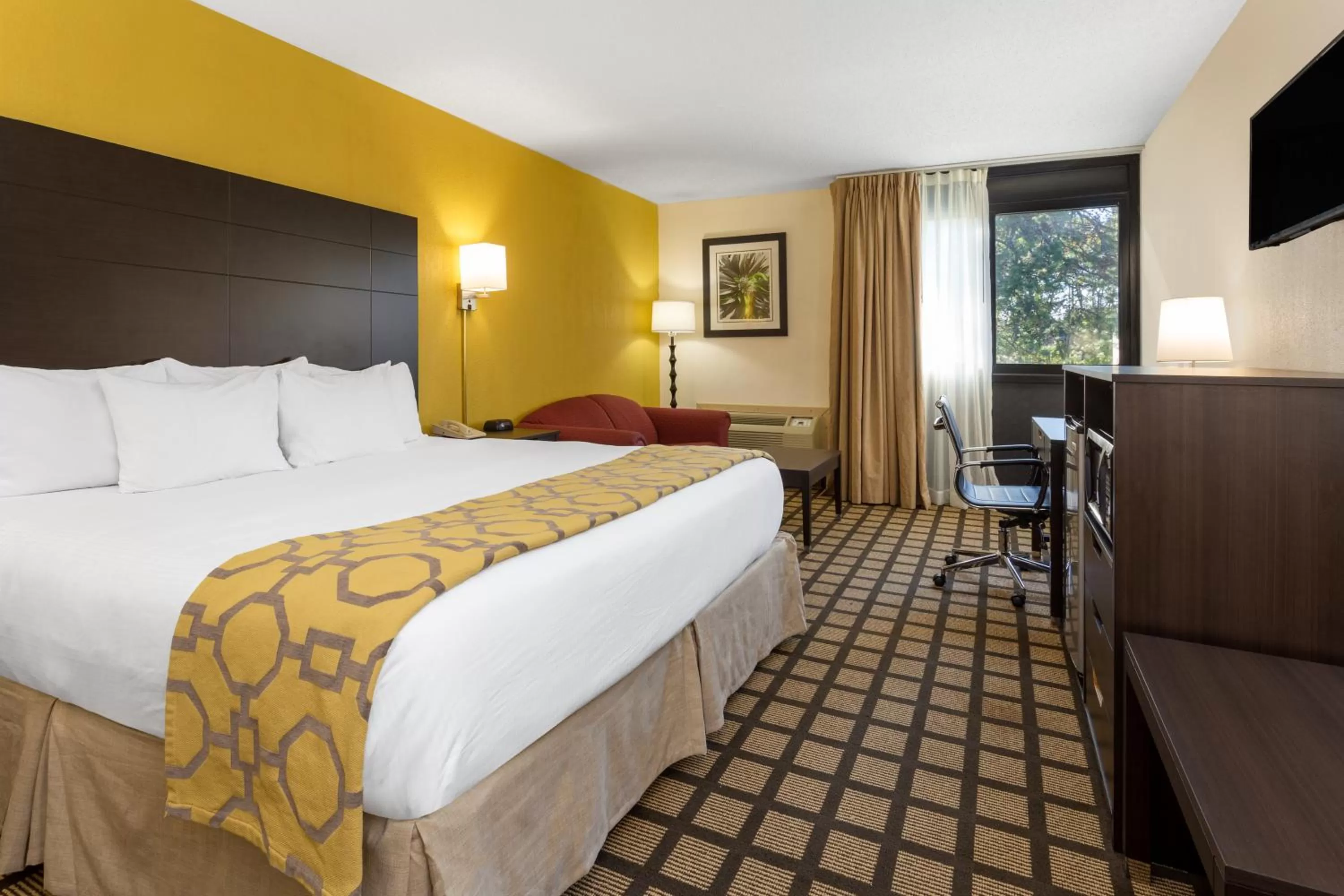 King Room - Non-Smoking in Baymont by Wyndham Queensbury/Lake George