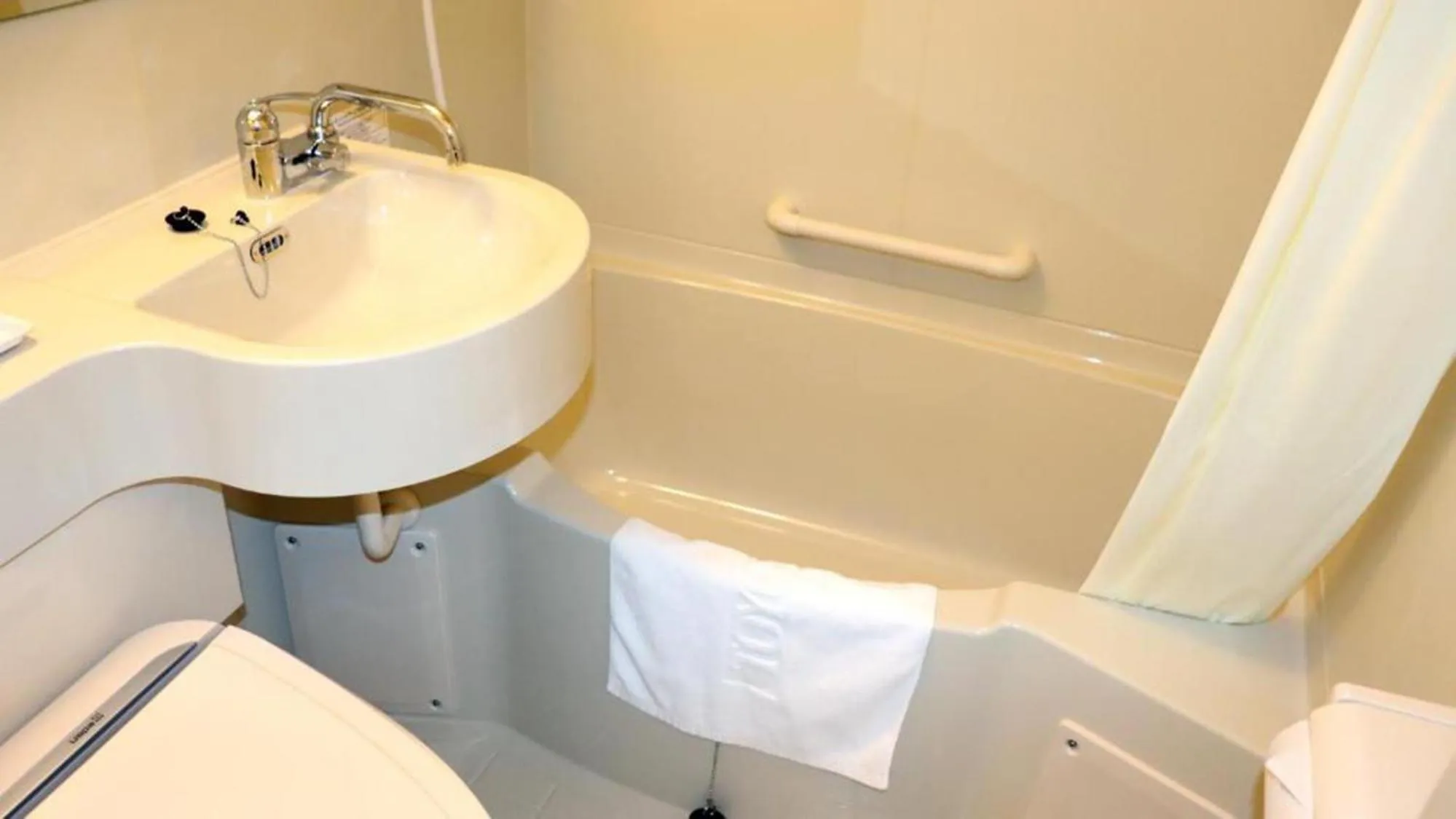 Standard Twin Room - Smoking in Toyoko Inn Chubu International Airport No1