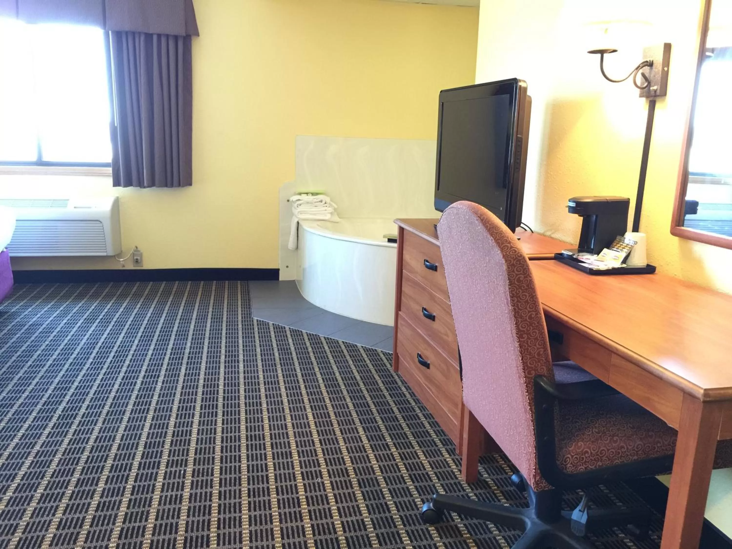 Suite with Hot Tub - Non-Smoking in Quality Inn & Suites Harrington