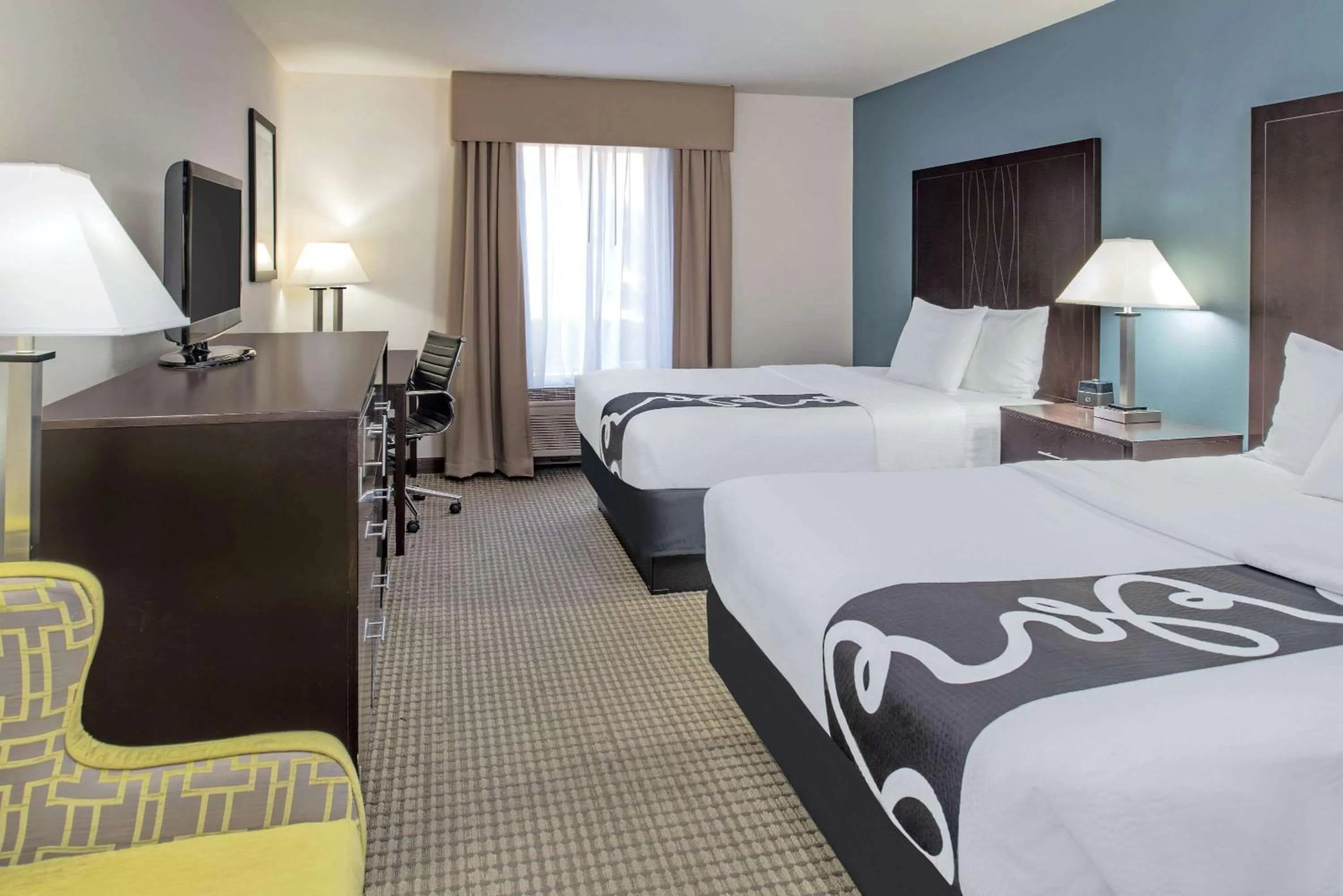 Queen Room with Two Queen Beds - Non-Smoking in La Quinta by Wyndham Moscow Pullman