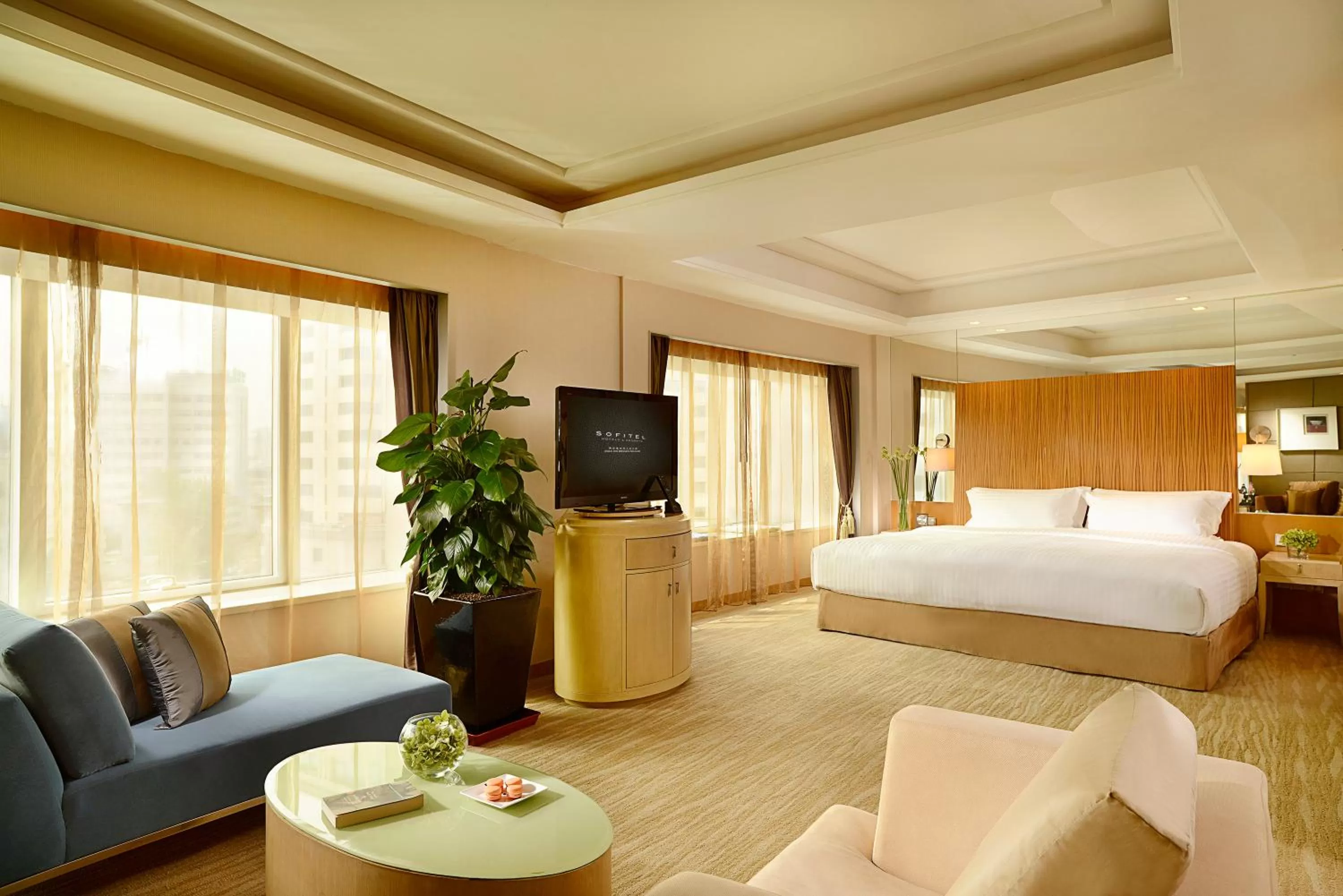 Junior Suite King Bed in Sofitel Xi'an On Renmin Square