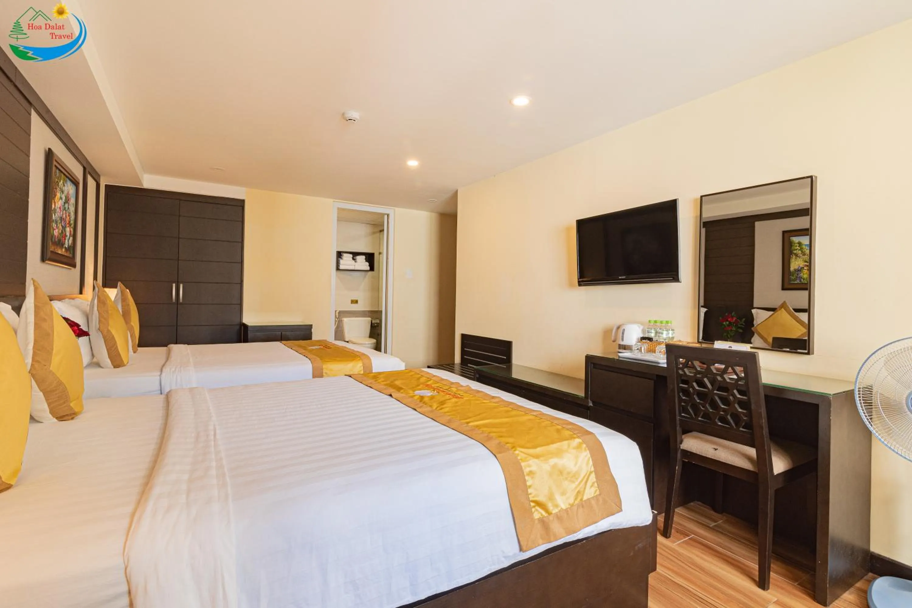 Quadruple Room with Balcony in Hoang Minh Chau Ba Trieu Hotel