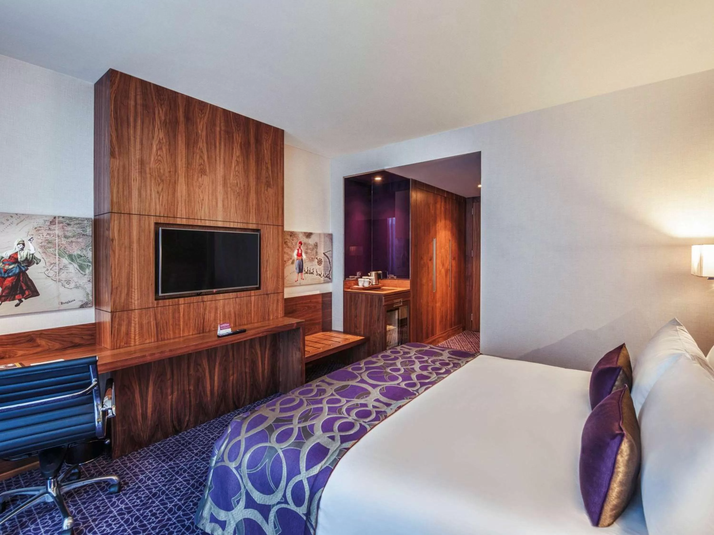 Deluxe King Room with City View in Uranus Istanbul Topkapi