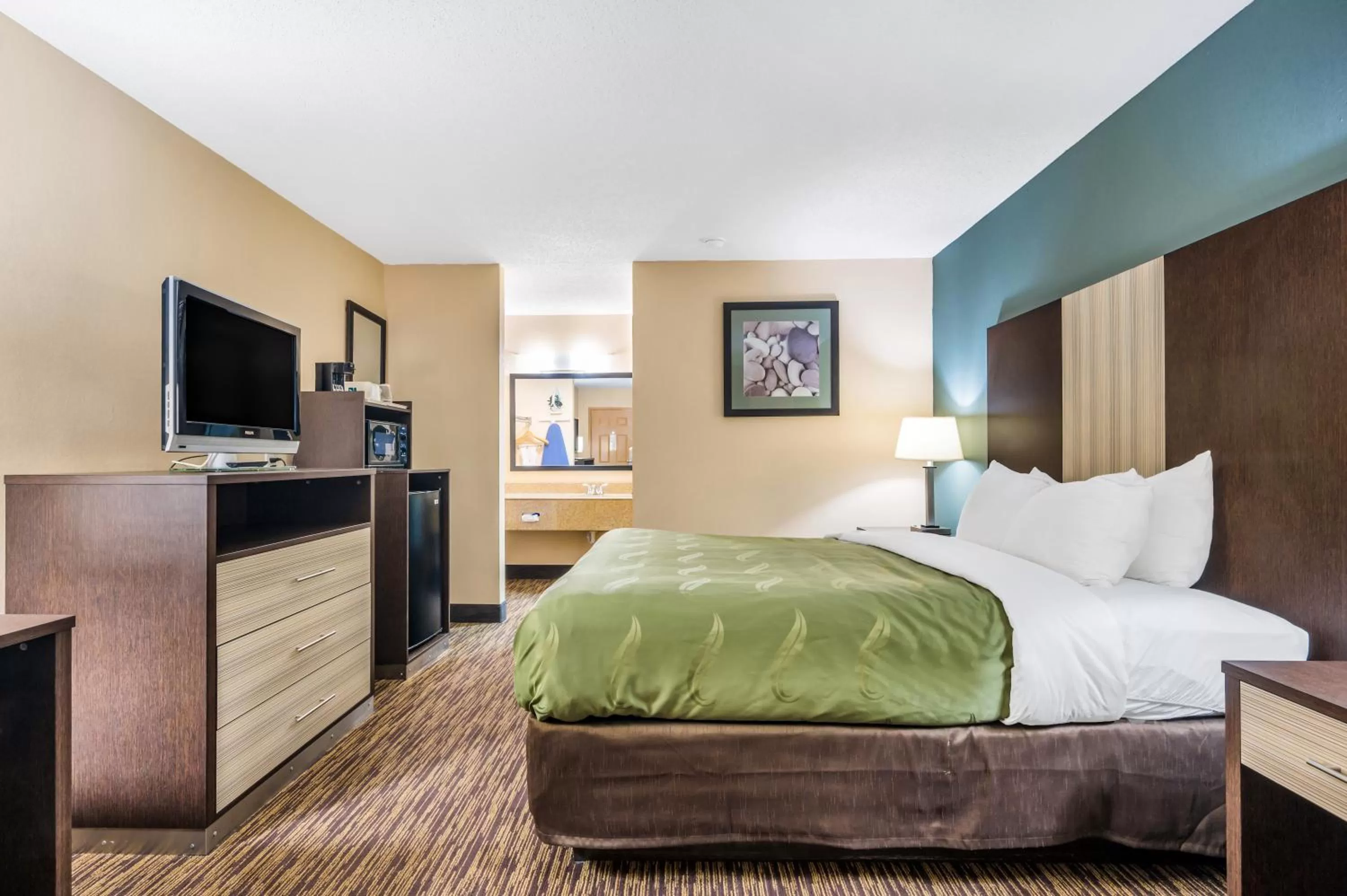 King Room - Ground Floor- Non-Smoking in Quality Inn Cullman I-65 Exit 310