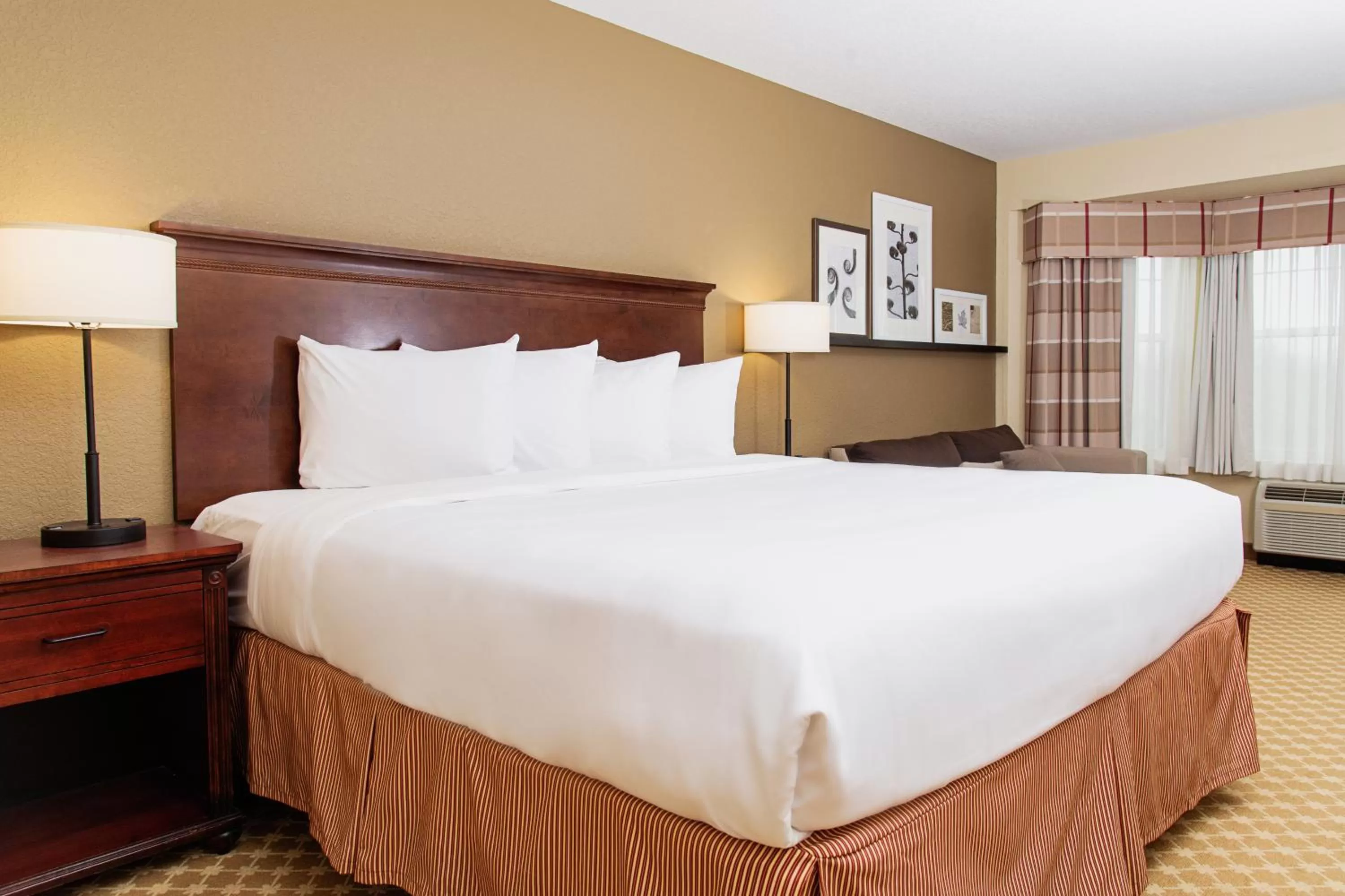 King Room - Disability Access/Non-Smoking in Country Inn & Suites by Radisson, Milwaukee West Brookfield , WI