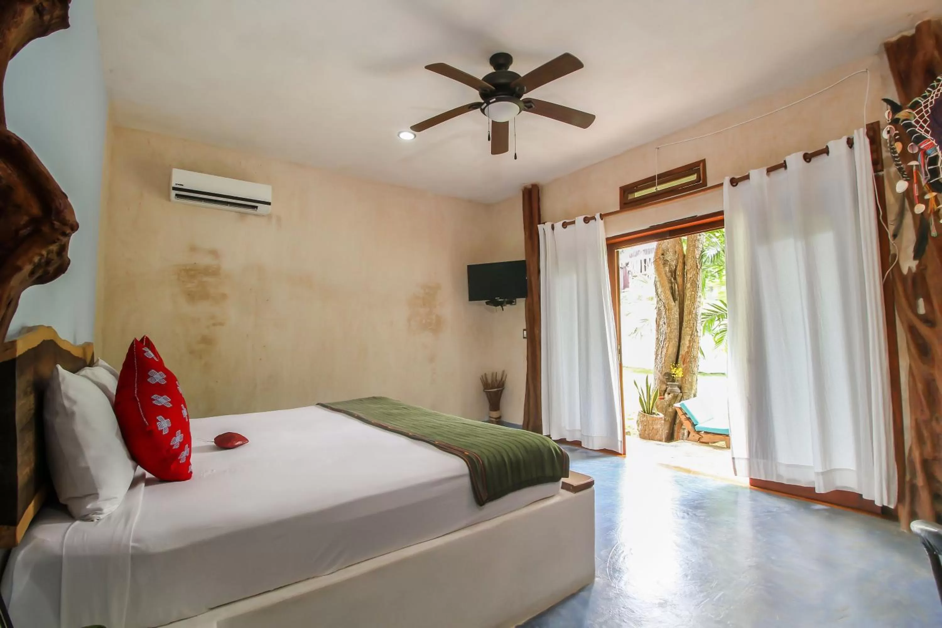 Room with King Bed with Terrace Garden View and Private Bathroom in Corazon De Jade Tulum
