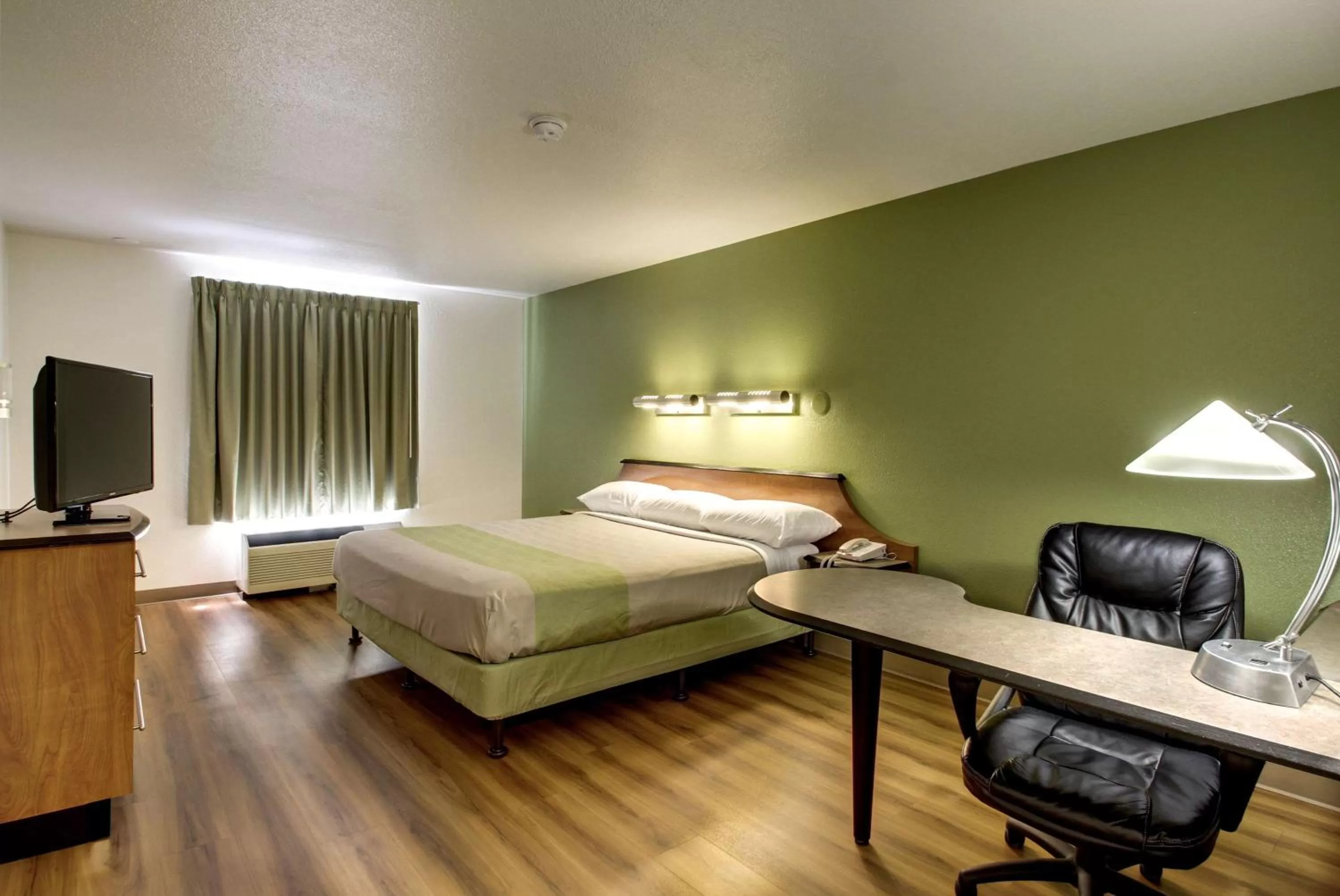 King Room in Motel 6-Ogden, UT - Riverdale