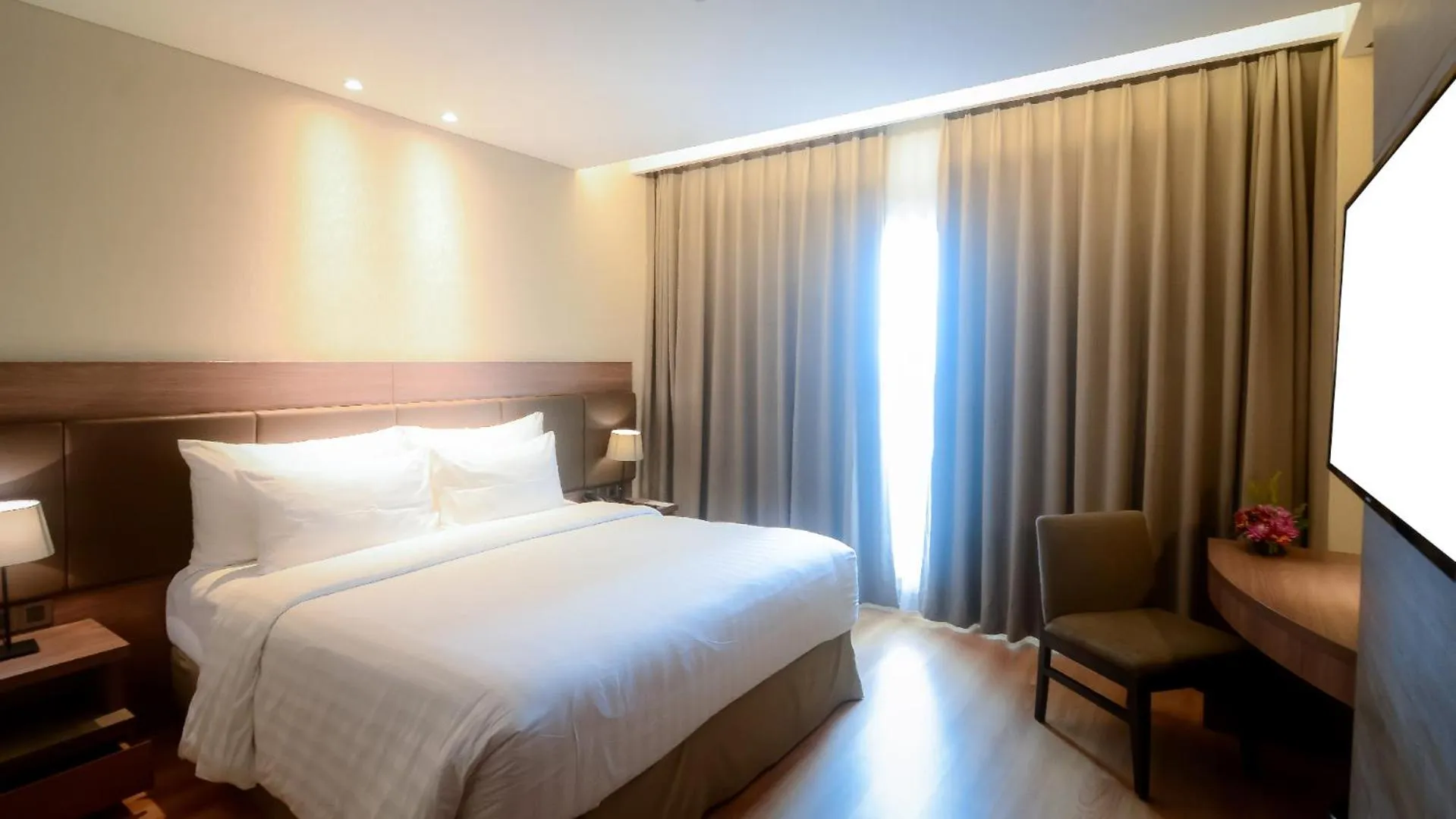 Deluxe Double Room in The Excelton Hotel