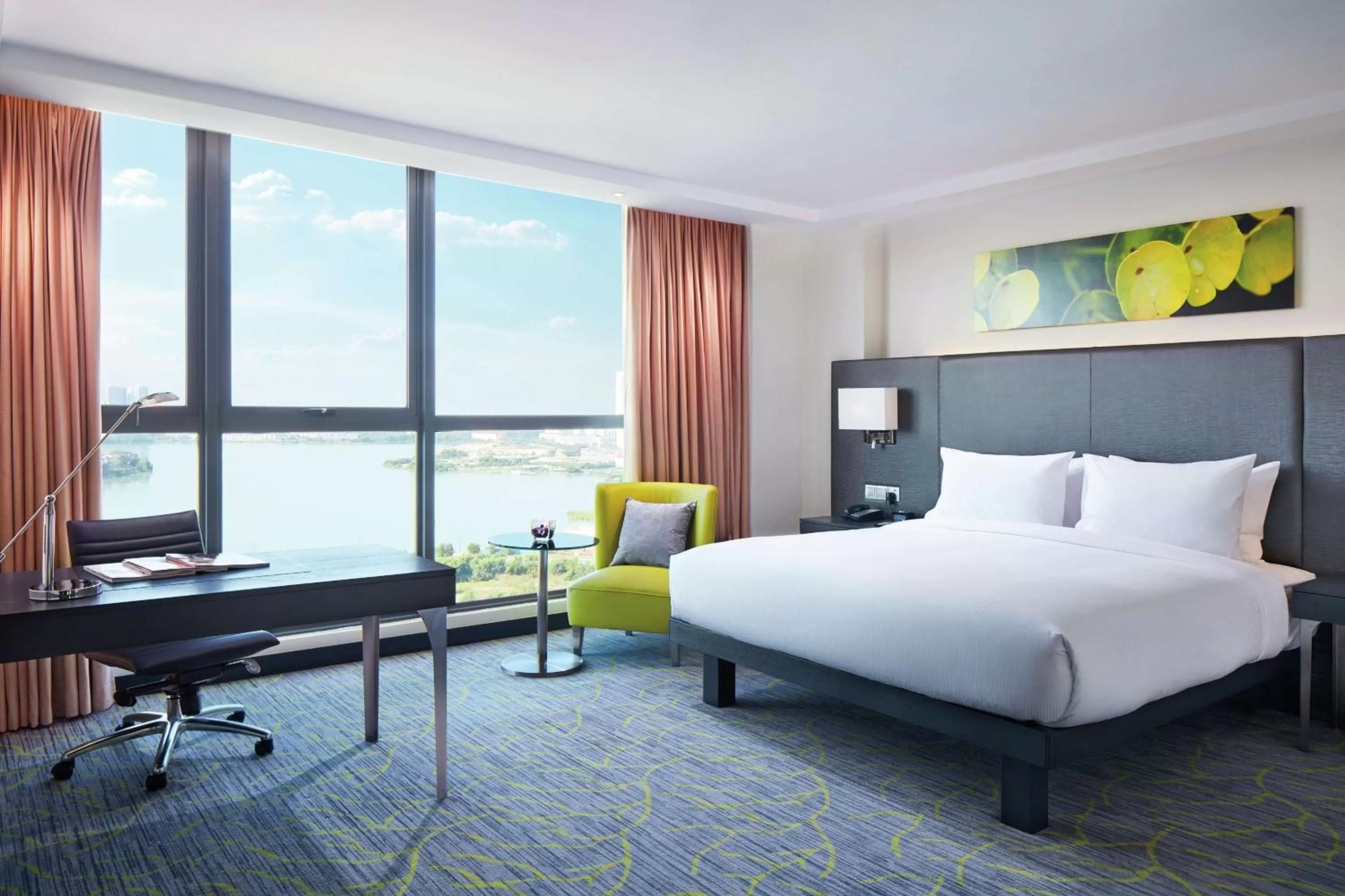 Deluxe King Room with Lake View in Hilton Garden Inn Puchong