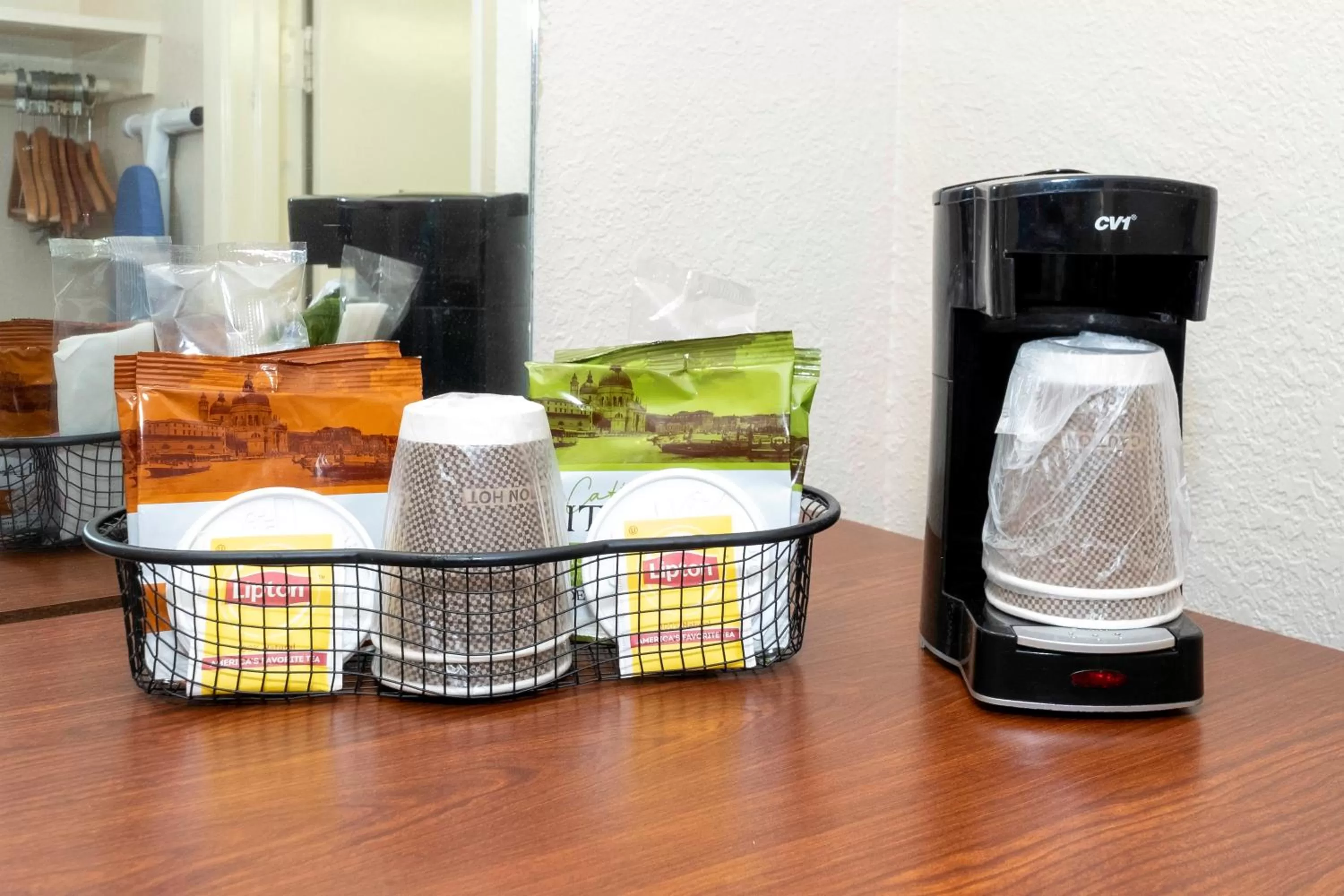 Deluxe Queen Room - Disability Access/Smoking in Red Roof Inn Meridian