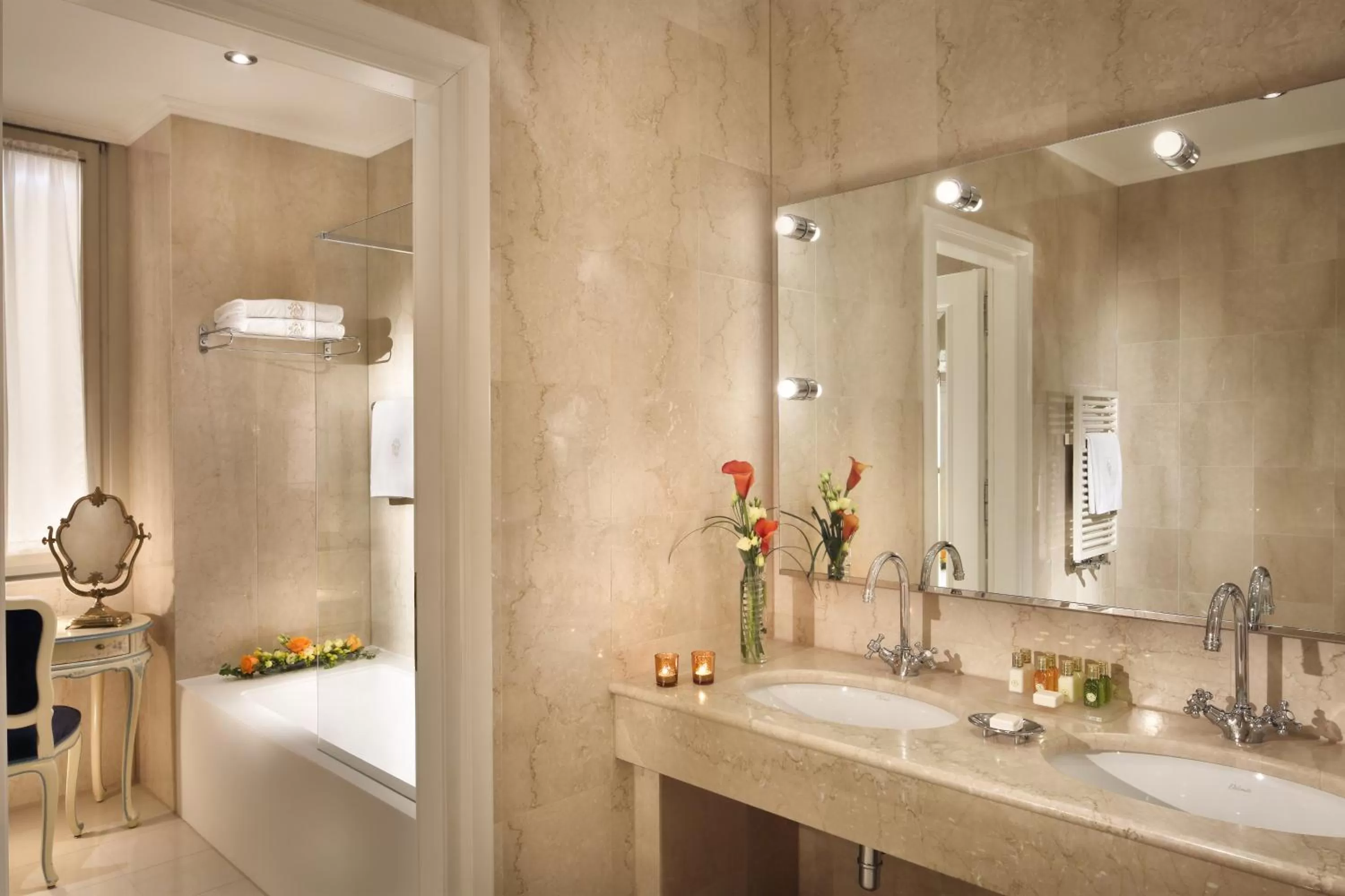 Deluxe Palace Double with Lake View in Hotel Splendide Royal