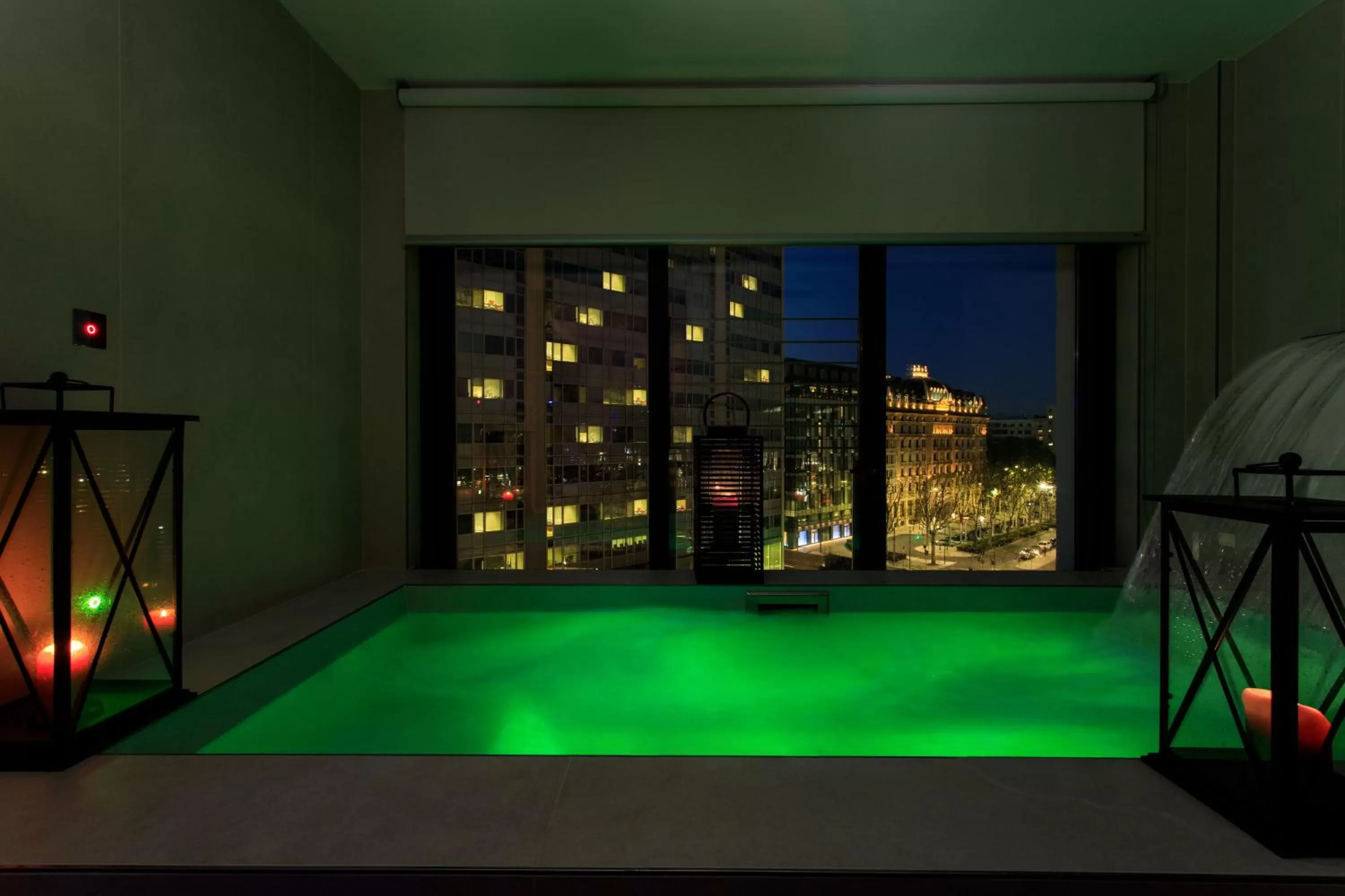 Night in iQ Hotel Milano