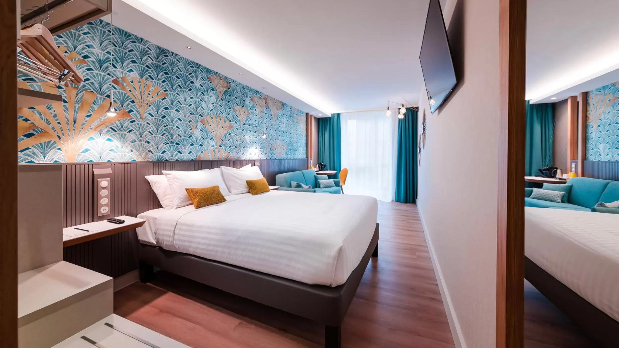 Premium Queen Room with sofa bed in voco Strasbourg Centre - The Garden by IHG