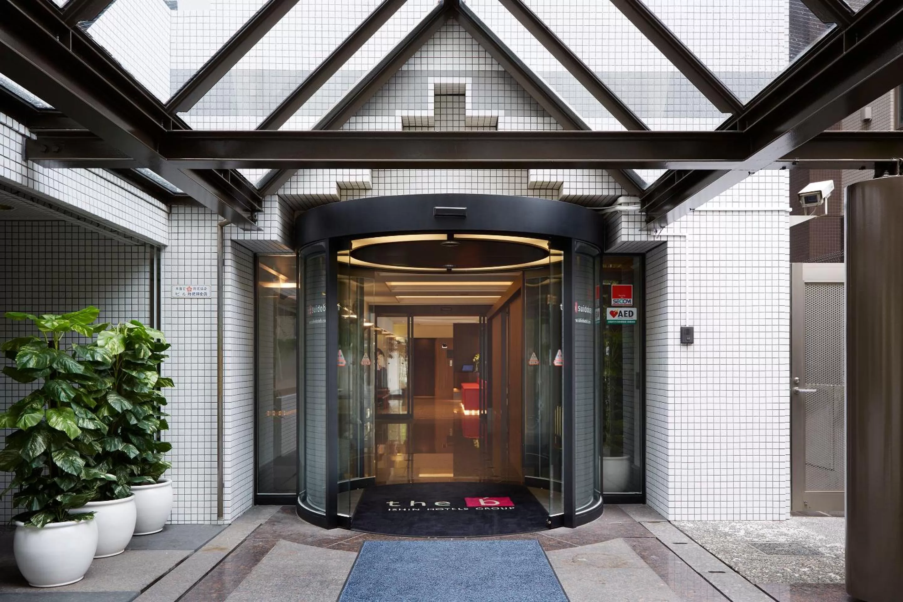 Facade/entrance in the b suidobashi
