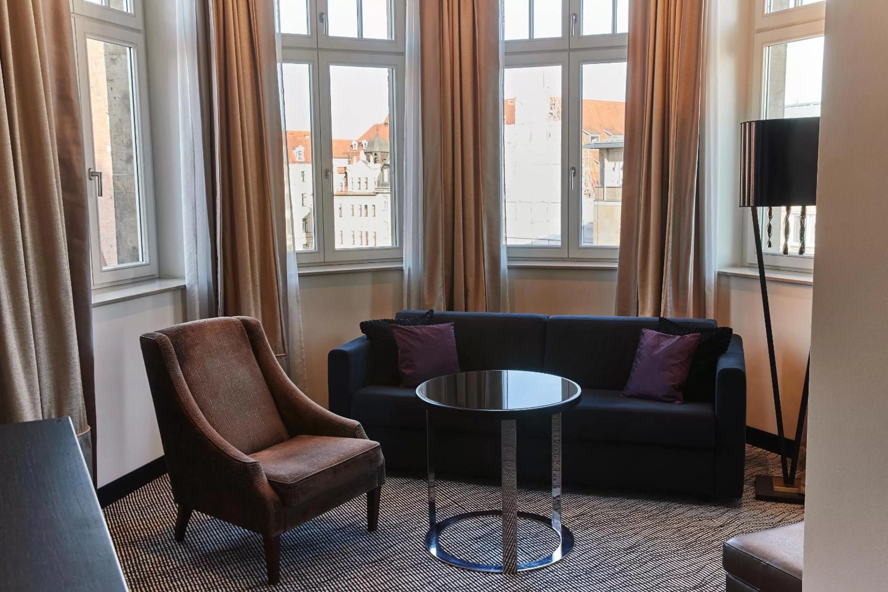 Living room in Steigenberger Icon Grandhotel Handelshof Leipzig