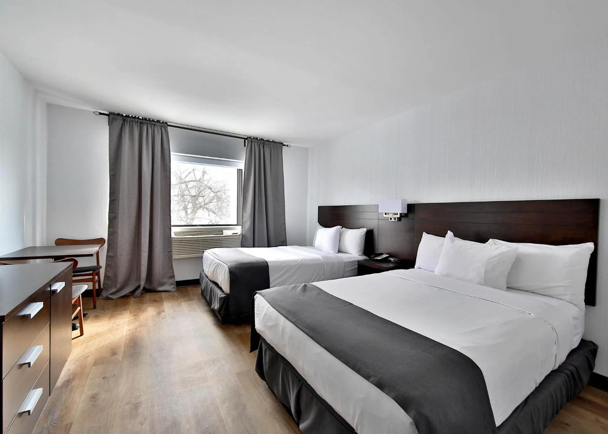 Standard Double Room with Two Double Beds in Hotel Newstar Montreal