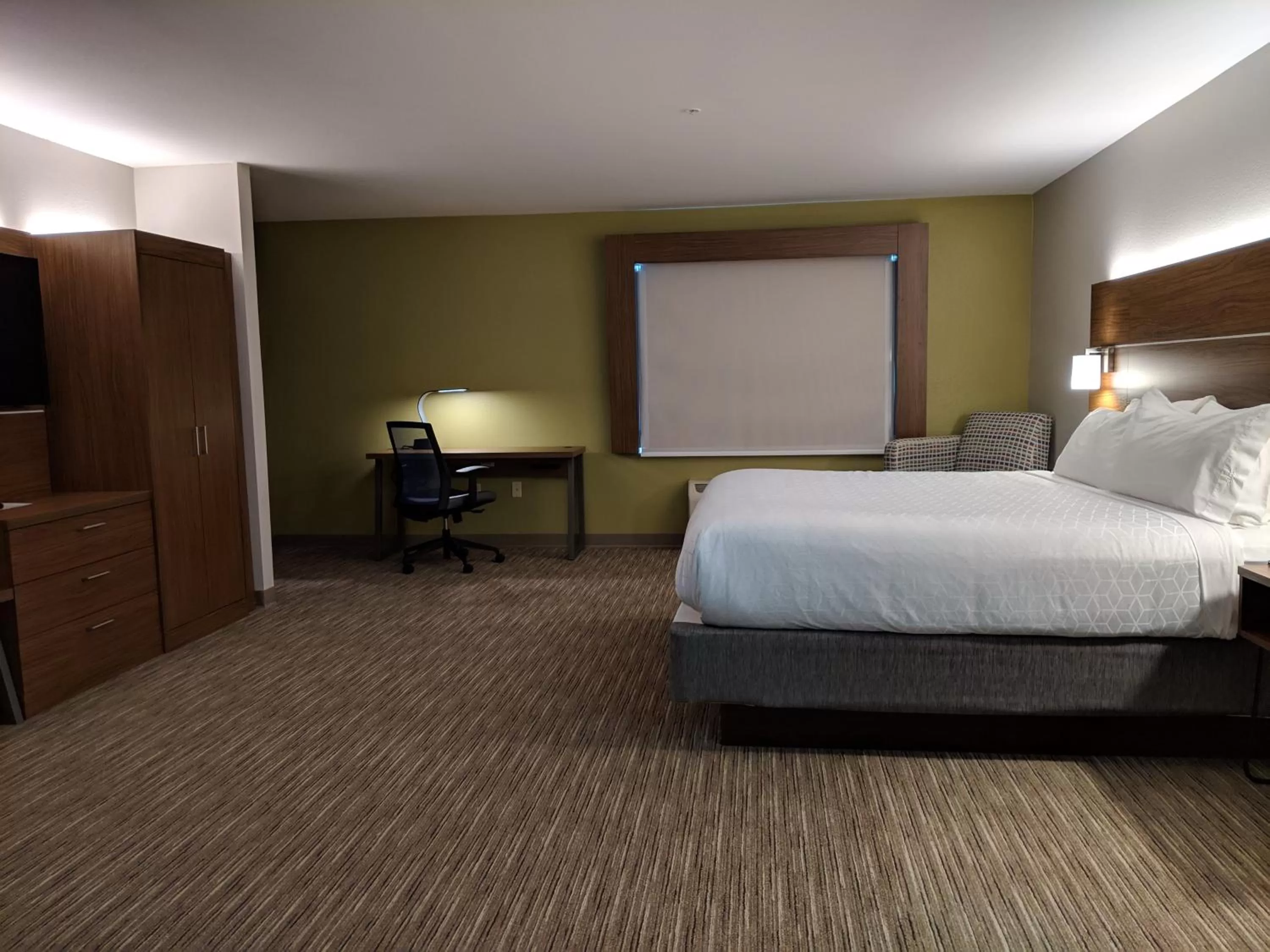 Executive Suite - Non-Smoking in Holiday Inn Express Hotel & Suites Claypool Hill -Richlands Area by IHG