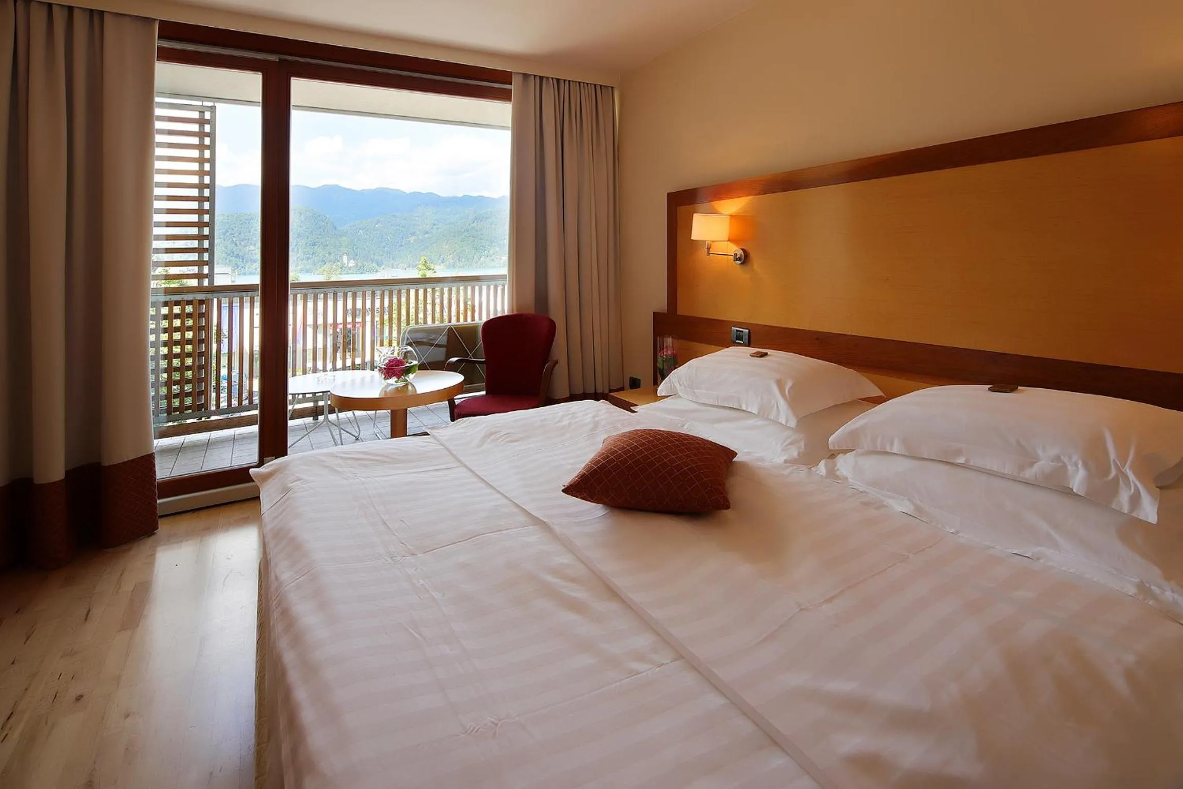 Double Room with Lake View in Hotel Lovec