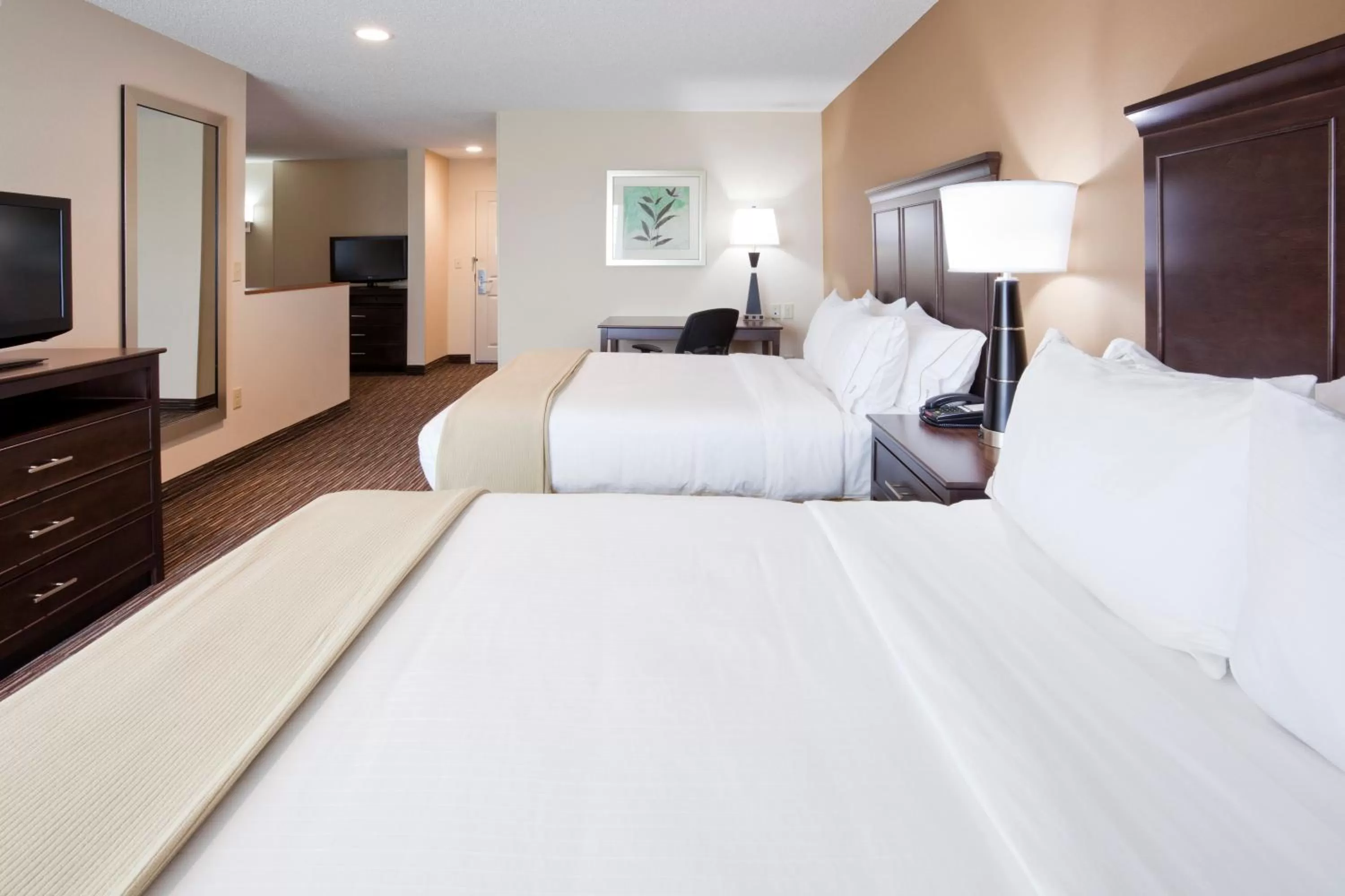 Queen Suite with Two Queen Beds - Hearing Accessible in Holiday Inn Express & Suites Willmar by IHG