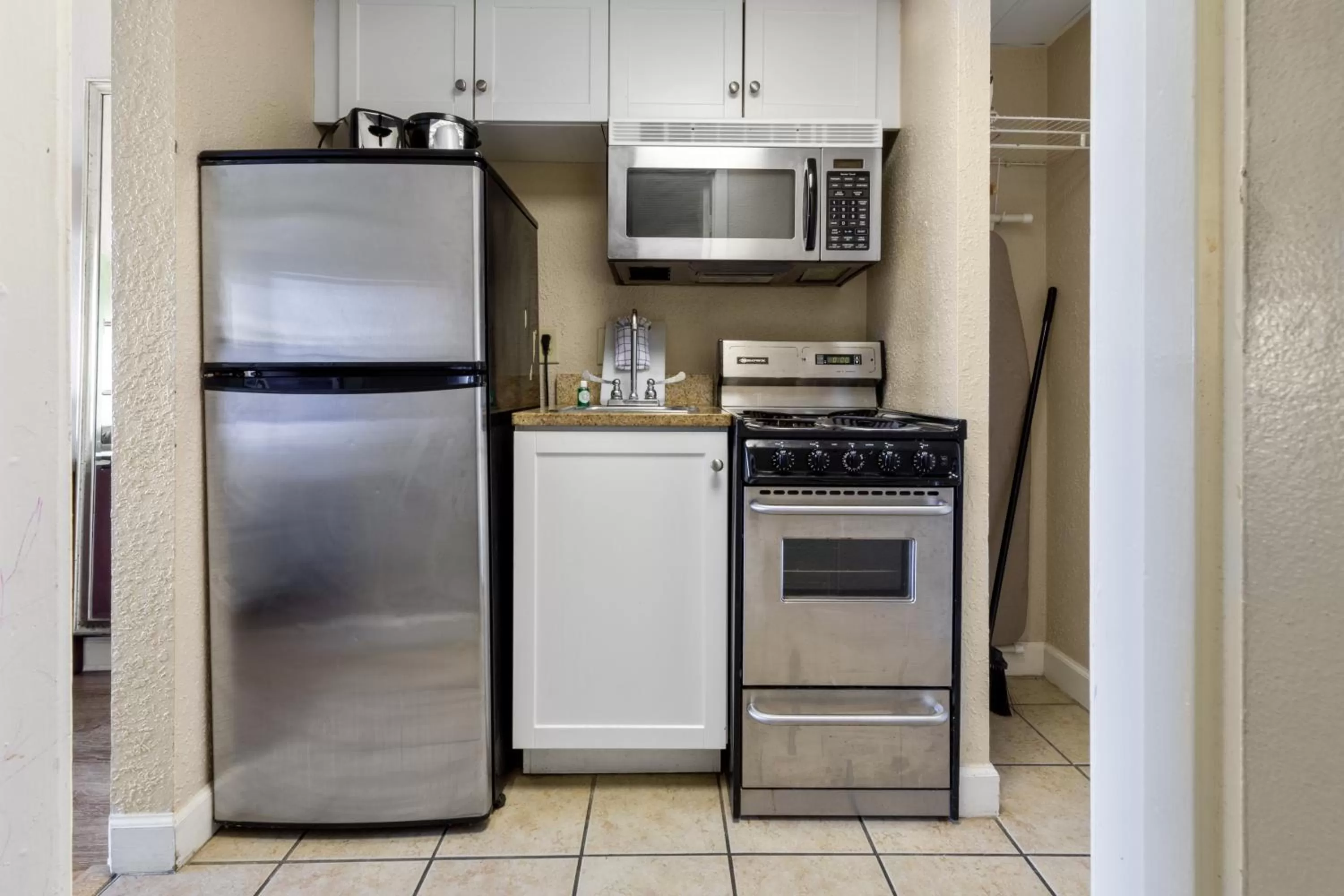 Oceanfront King with Kitchenette in Sandcastle Oceanfront Resort South Beach