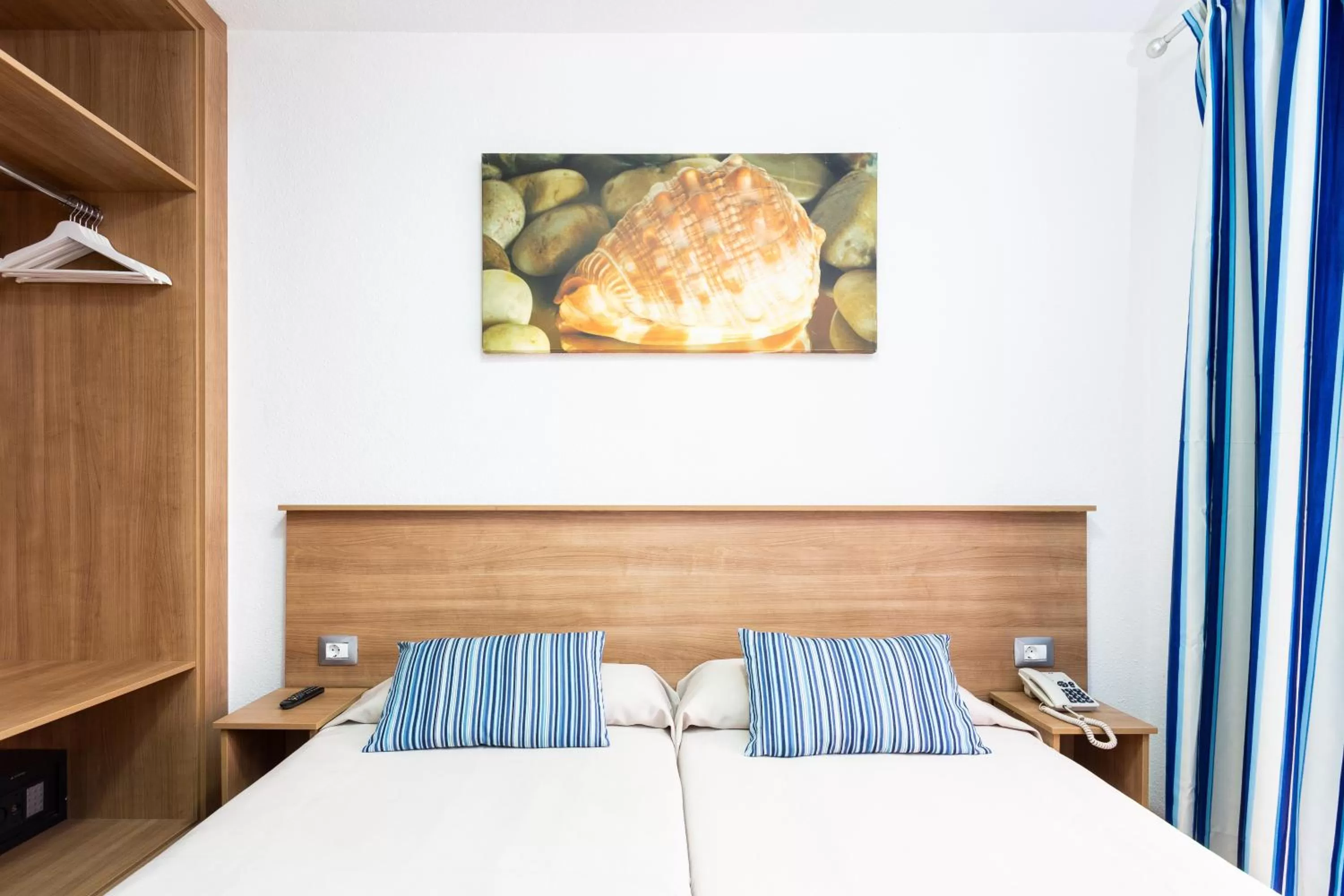  Double Room ( 2 Adults ) in Globales Acuario