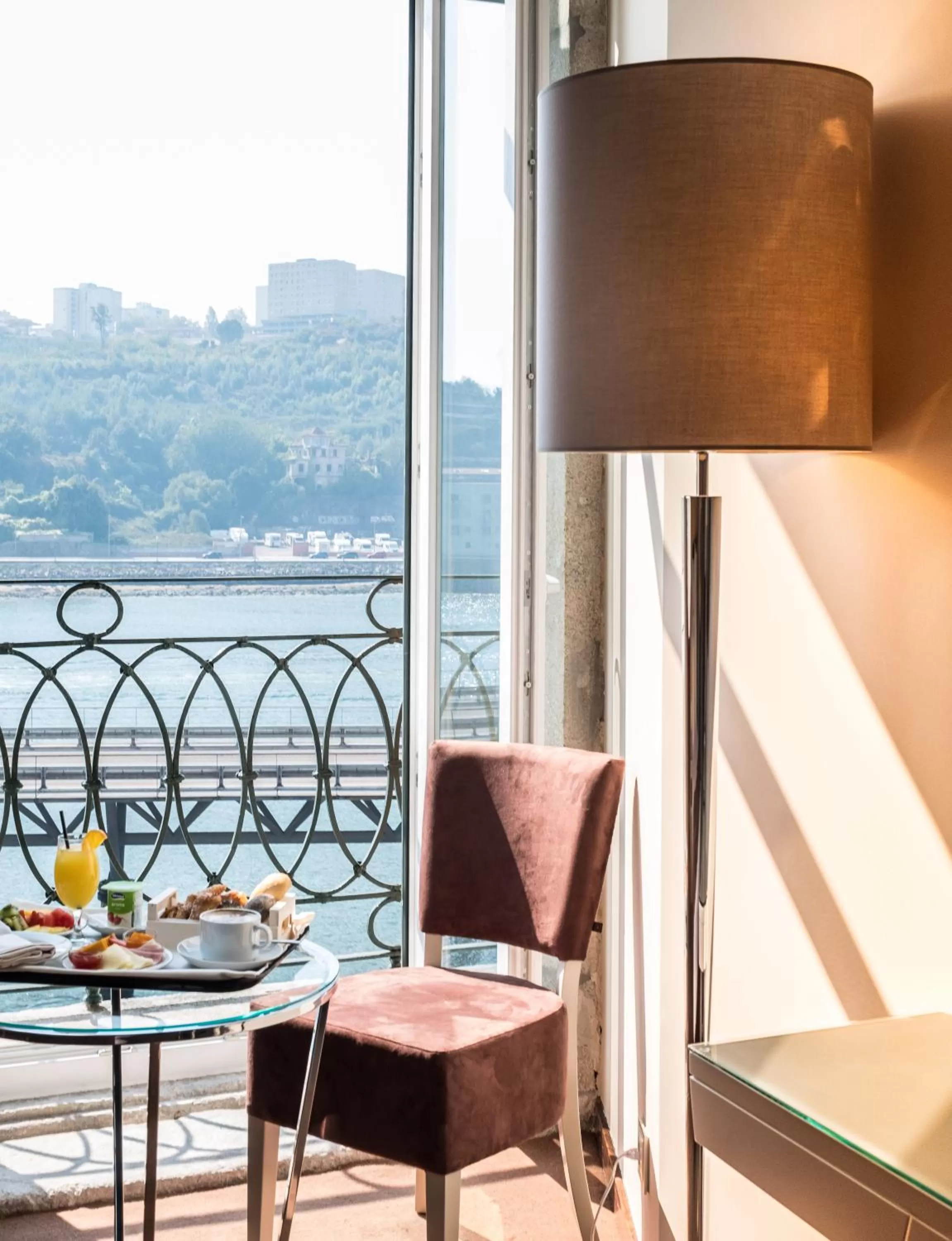 Twin Room with River View in Vila Gale Porto Ribeira