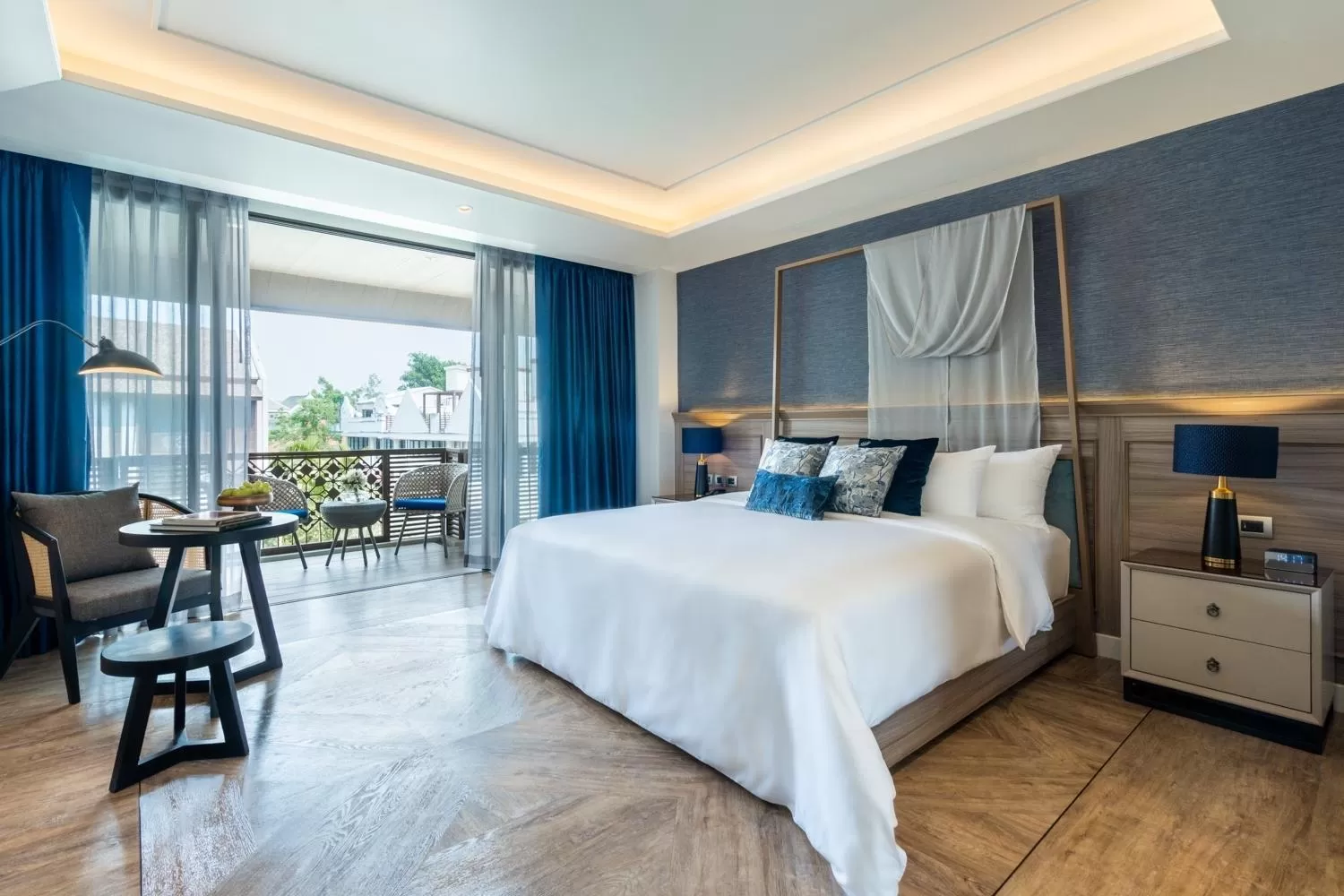 King Room with Balcony in Maladee Rendezvous Hotel Chiang Mai