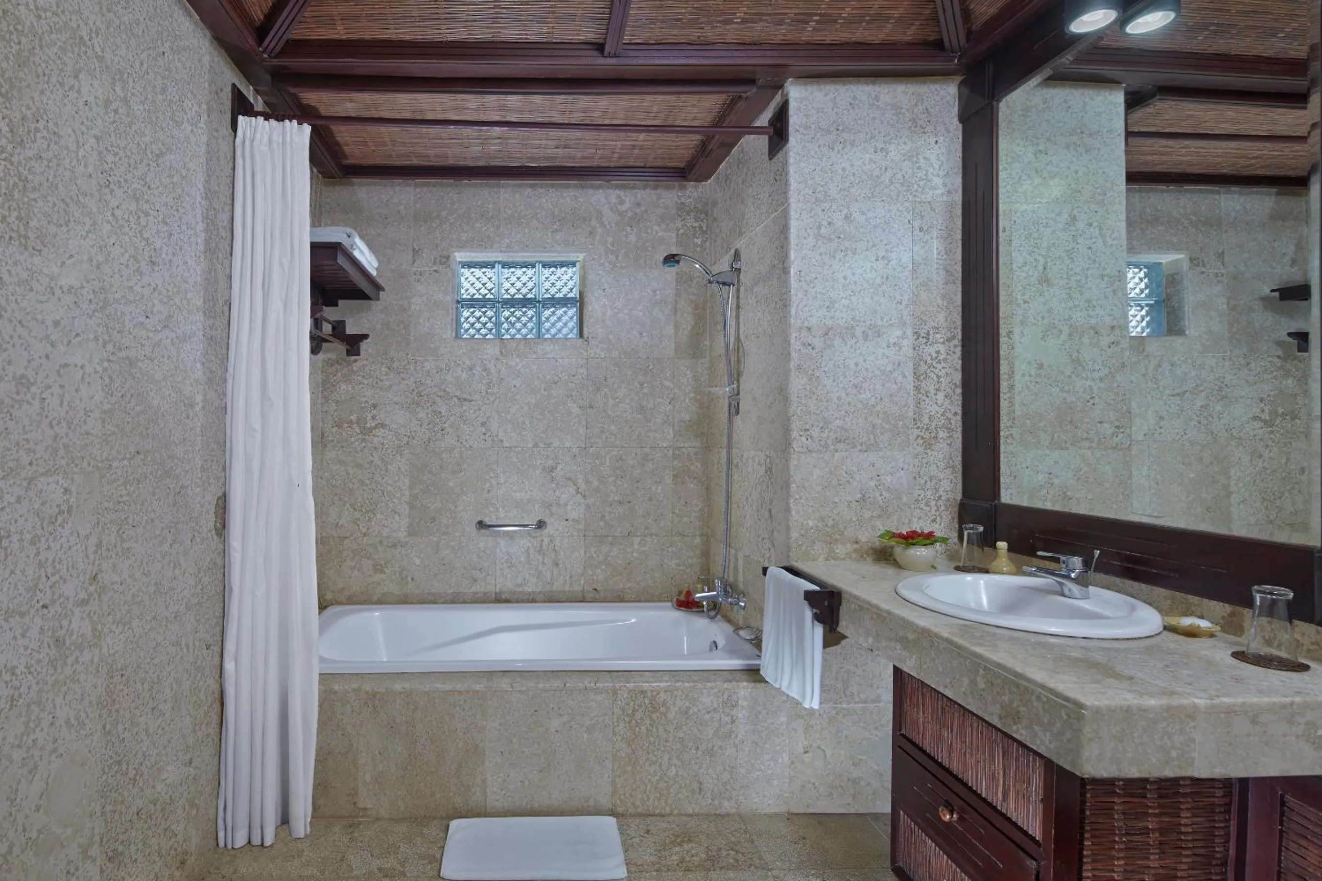 Deluxe Room with Free Use of Spa Facilities in Hotel Tjampuhan Spa